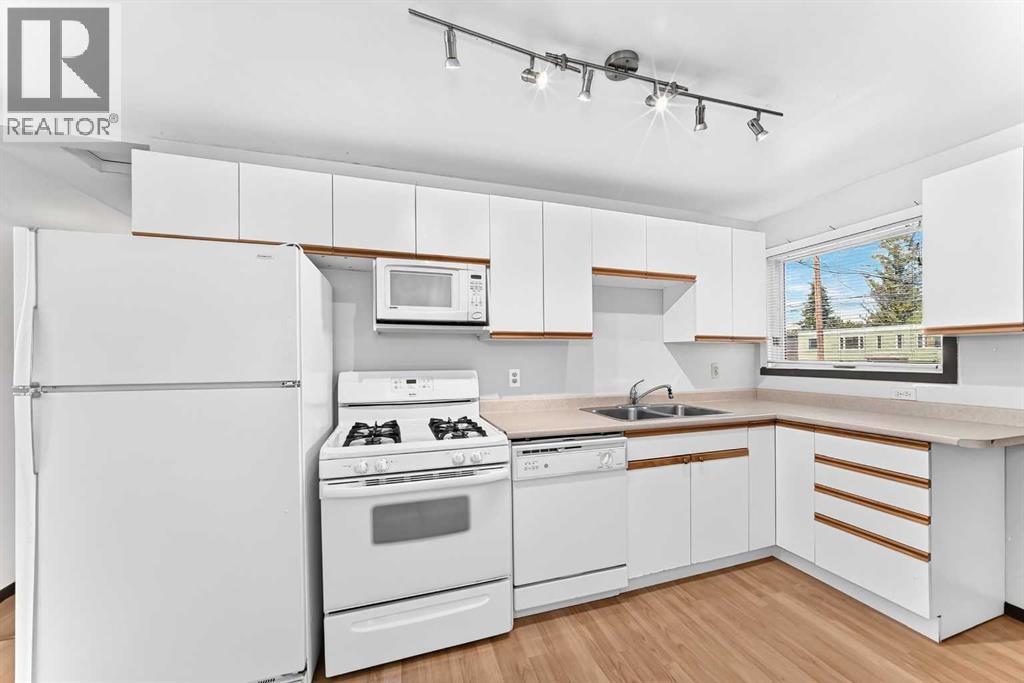 2028 Westmount Road NW, Calgary, Alberta  T2N 3M9 - Photo 5 - A2324541