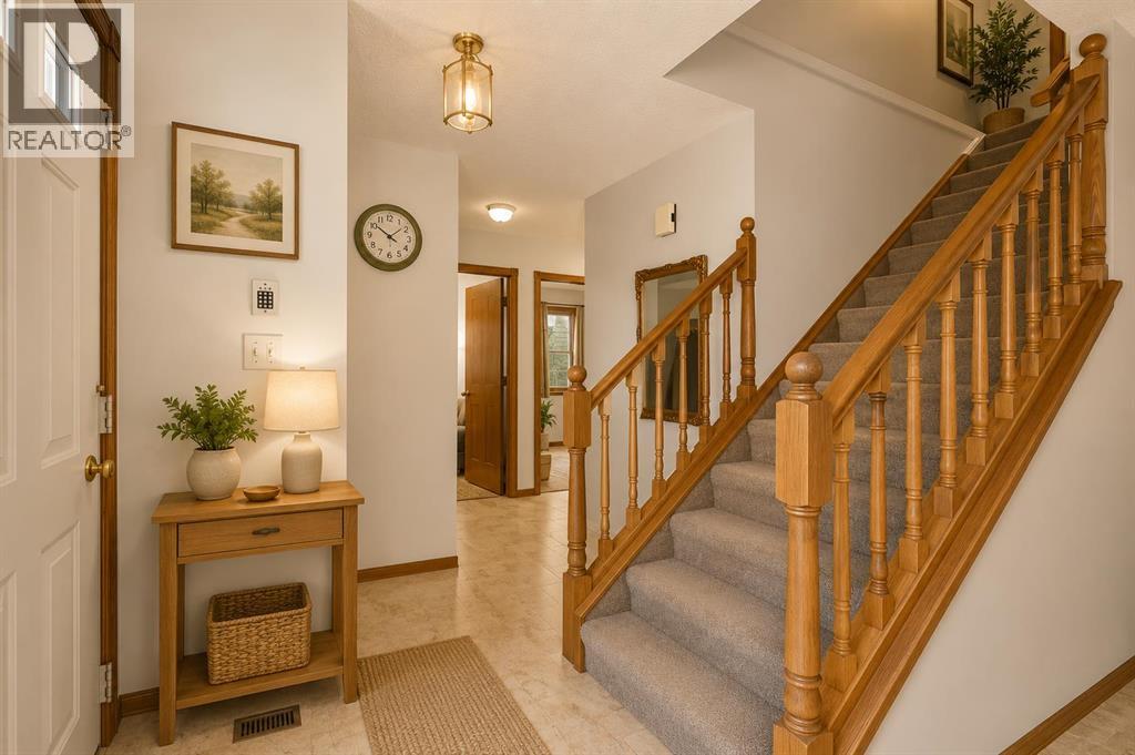132 Scenic Cove Circle NW, Calgary, Alberta  T3L 1M9 - Photo 3 - A2328553