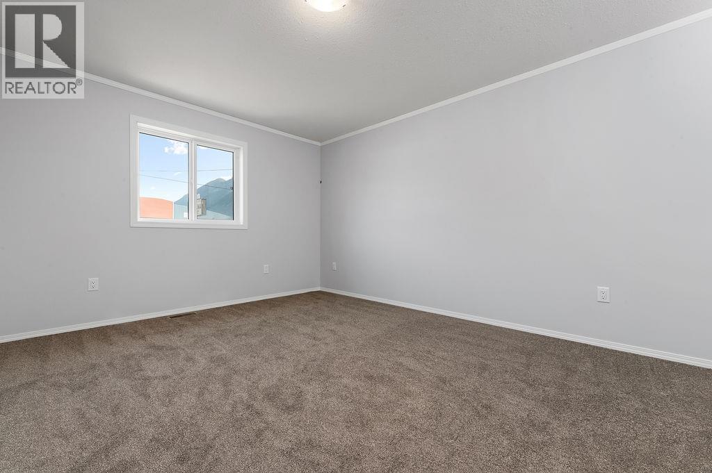 8948 Rundle Place, Canal Flats, British Columbia  V0B 1B0 - Photo 12 - 10396815