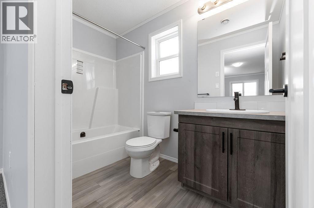 8948 Rundle Place, Canal Flats, British Columbia  V0B 1B0 - Photo 14 - 10396815