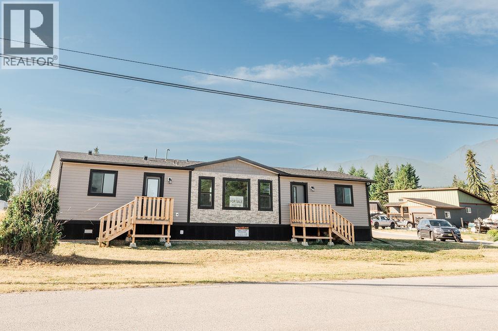 8948 Rundle Place, Canal Flats, British Columbia  V0B 1B0 - Photo 3 - 10396815