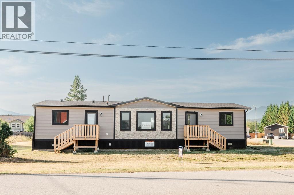 8948 Rundle Place, Canal Flats, British Columbia  V0B 1B0 - Photo 4 - 10396815