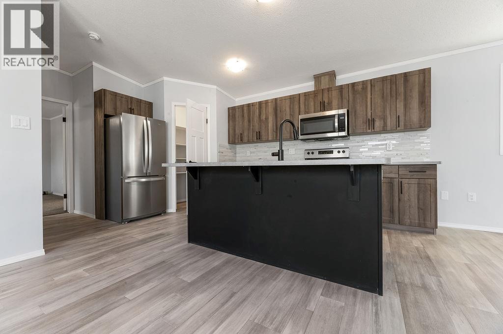 8948 Rundle Place, Canal Flats, British Columbia  V0B 1B0 - Photo 7 - 10396815