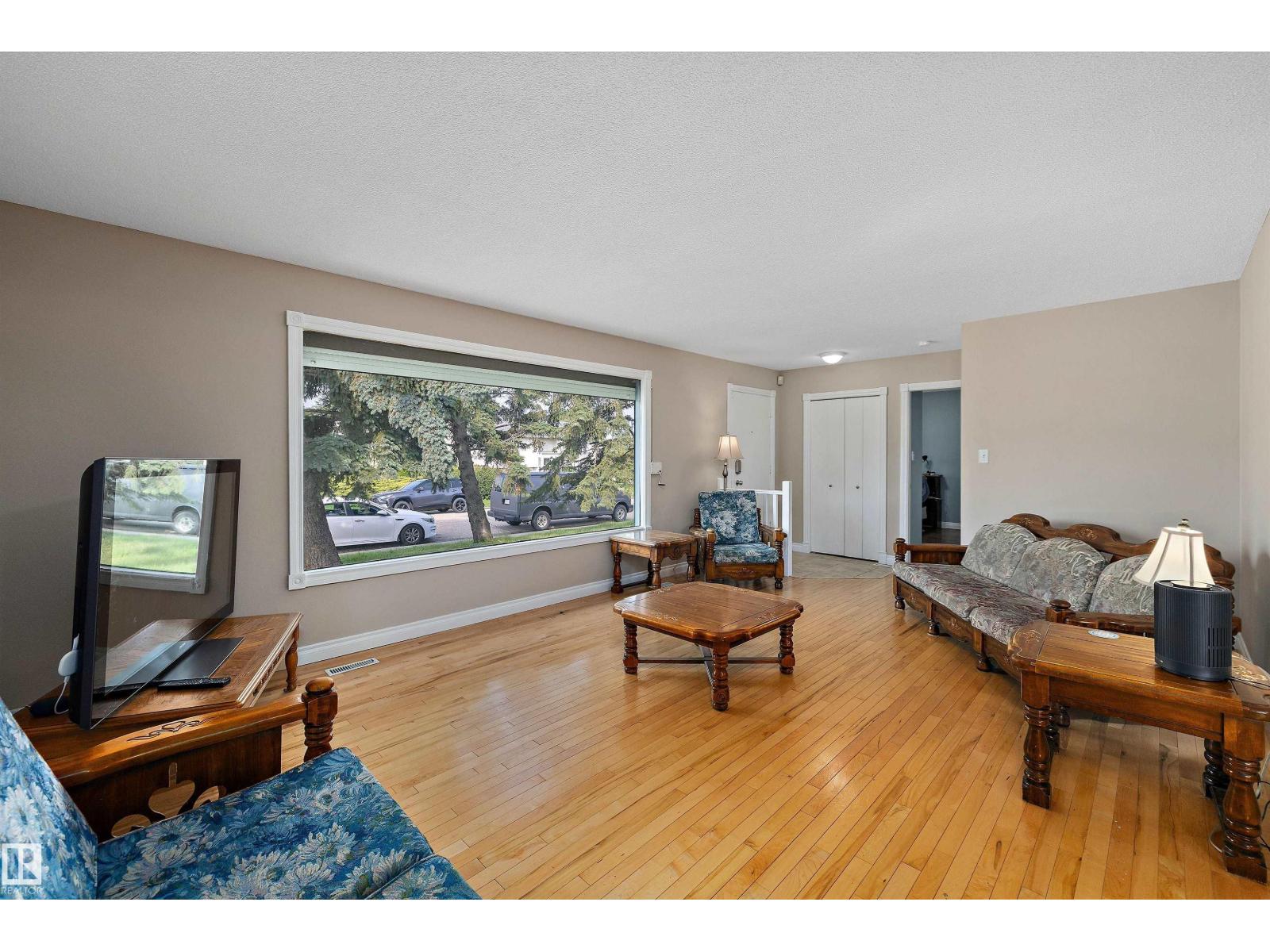 3511 73 St NW, Edmonton, Alberta  T6K 0M2 - Photo 3 - E4502460