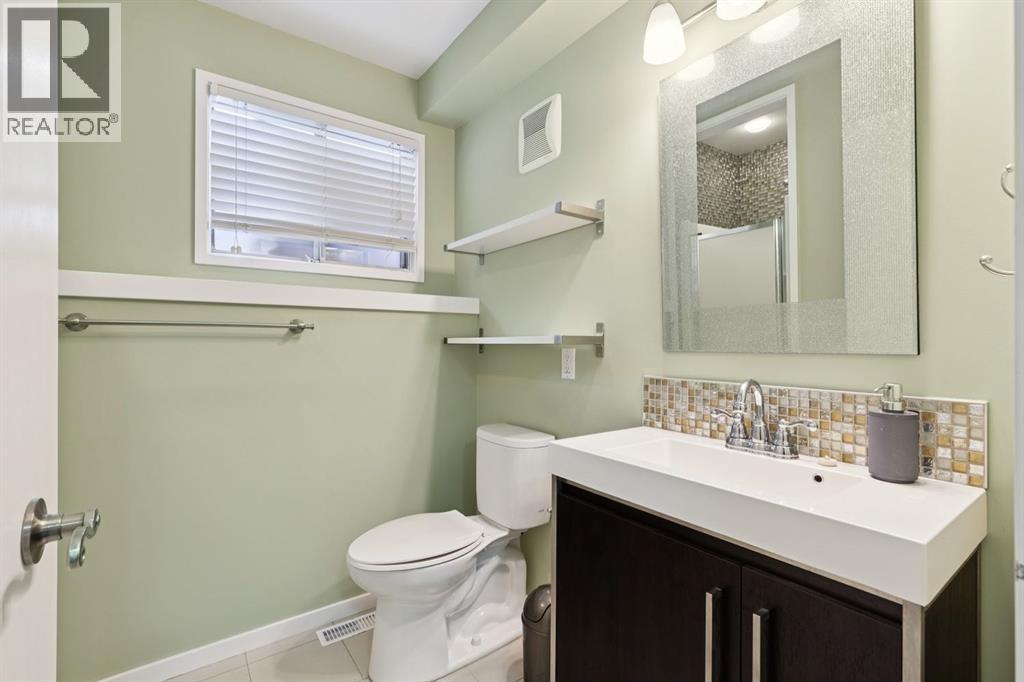 28 Cantrell Bay SW, Calgary, Alberta  T2W 2C2 - Photo 23 - A2319747