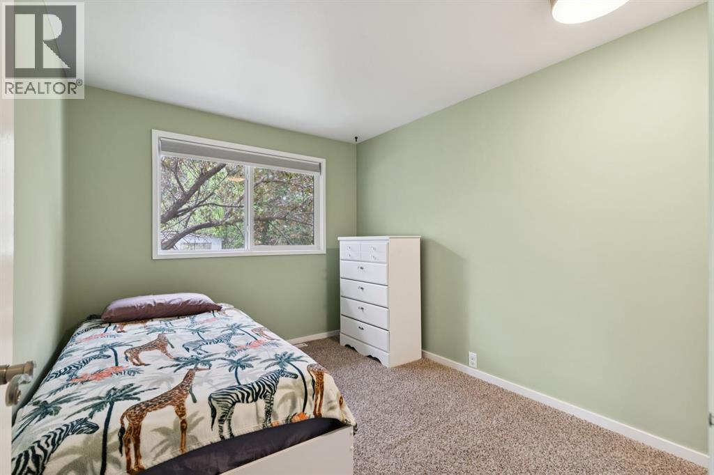 28 Cantrell Bay SW, Calgary, Alberta  T2W 2C2 - Photo 16 - A2319747