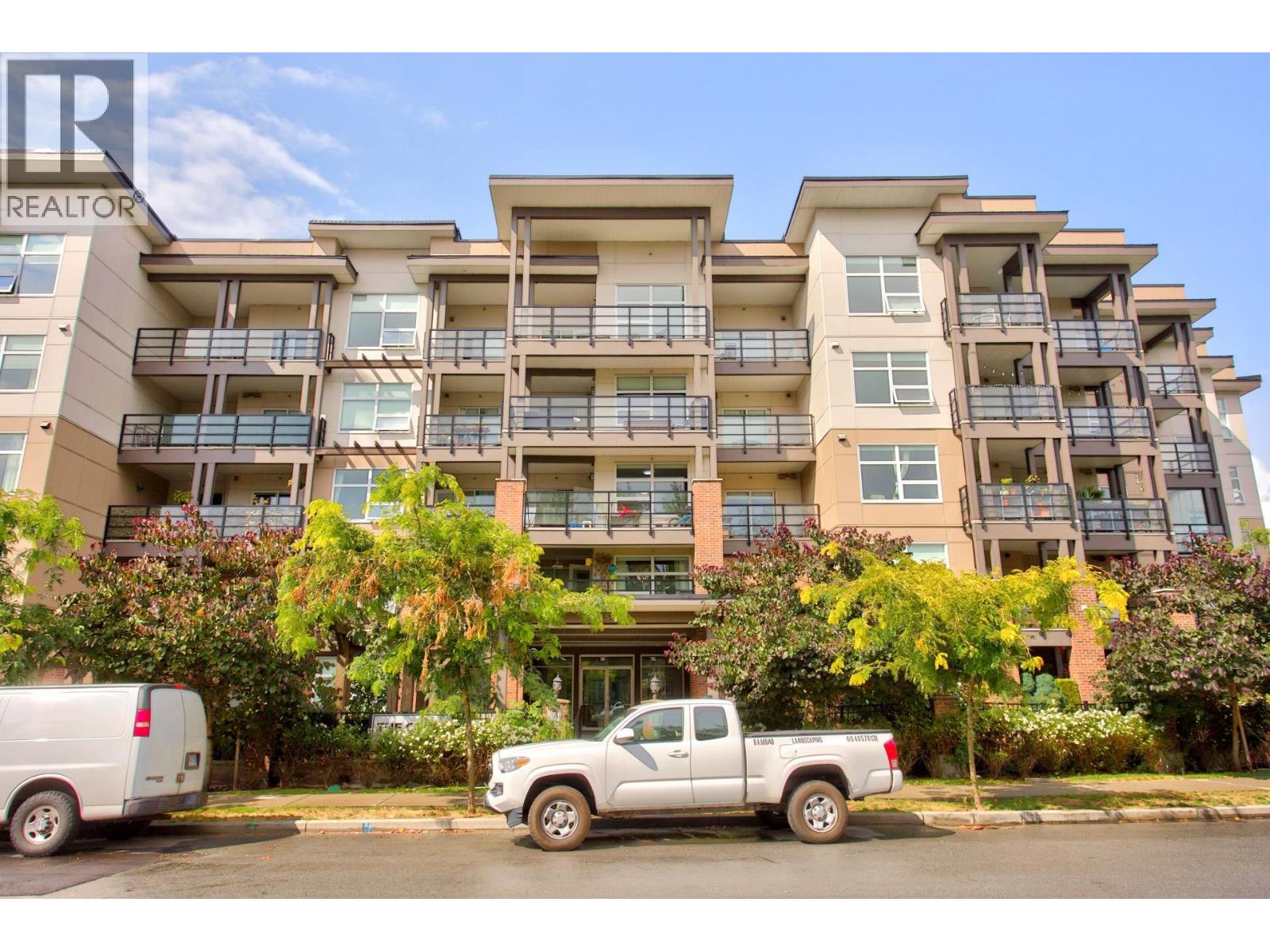 401 22577 Royal Crescent, Maple Ridge, British Columbia  V2X 2M2 - Photo 2 - R3153426