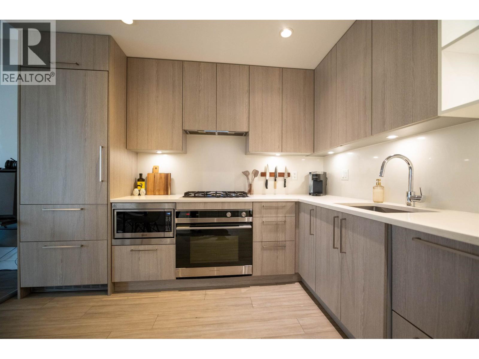 214 707 3rd Street East, North Vancouver, British Columbia  V7L 1G8 - Photo 4 - R3153468