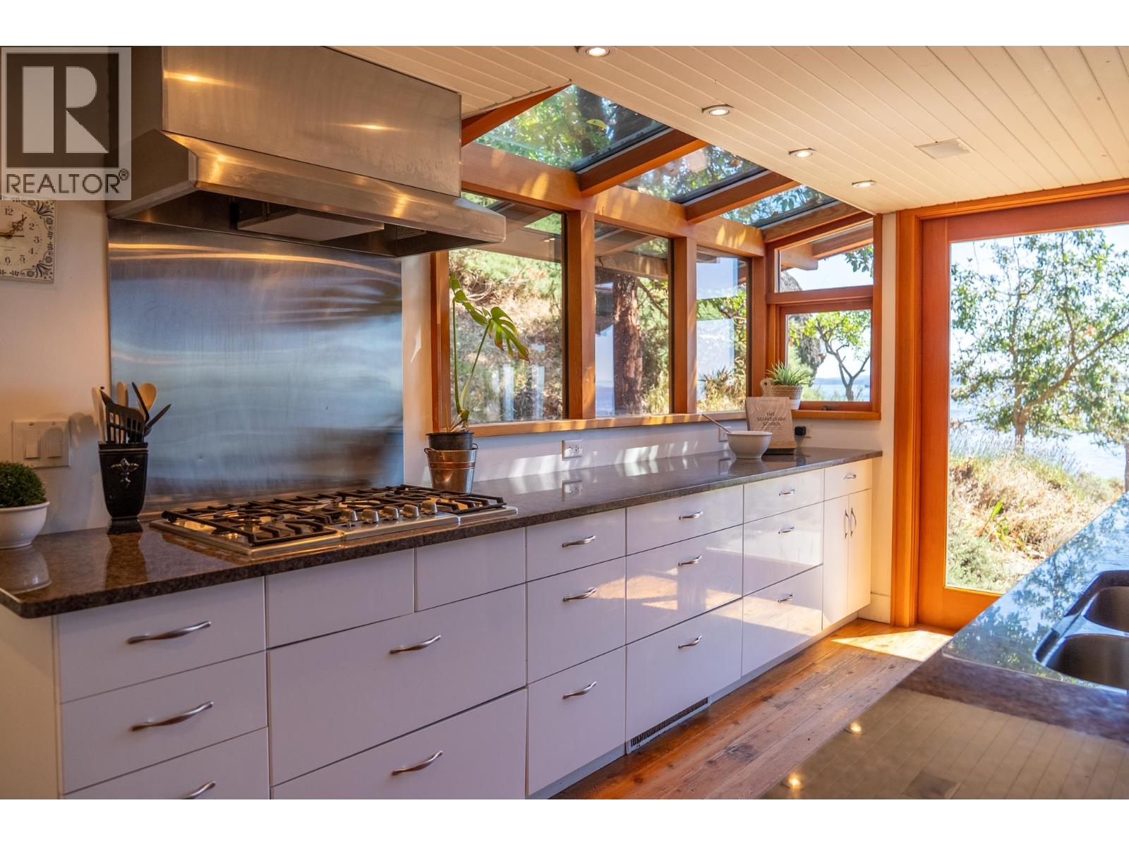 9919 Southlands Drive, Pender Island, British Columbia V0N 2M3 - Photo 10 - R3153399