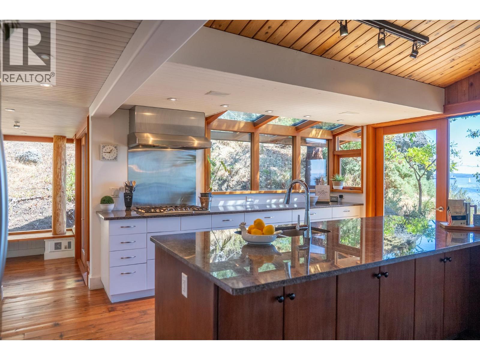 9919 Southlands Drive, Pender Island, British Columbia V0N 2M3 - Photo 12 - R3153399