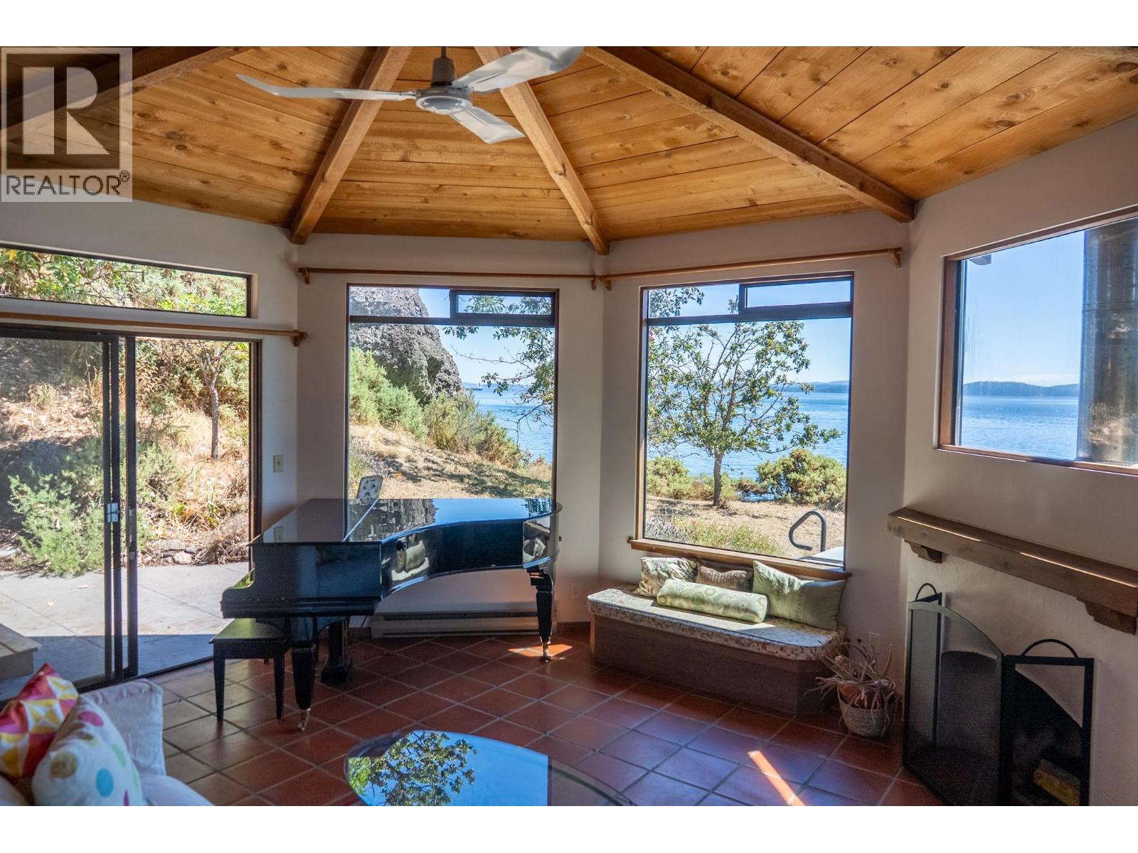 9919 Southlands Drive, Pender Island, British Columbia V0N 2M3 - Photo 17 - R3153399