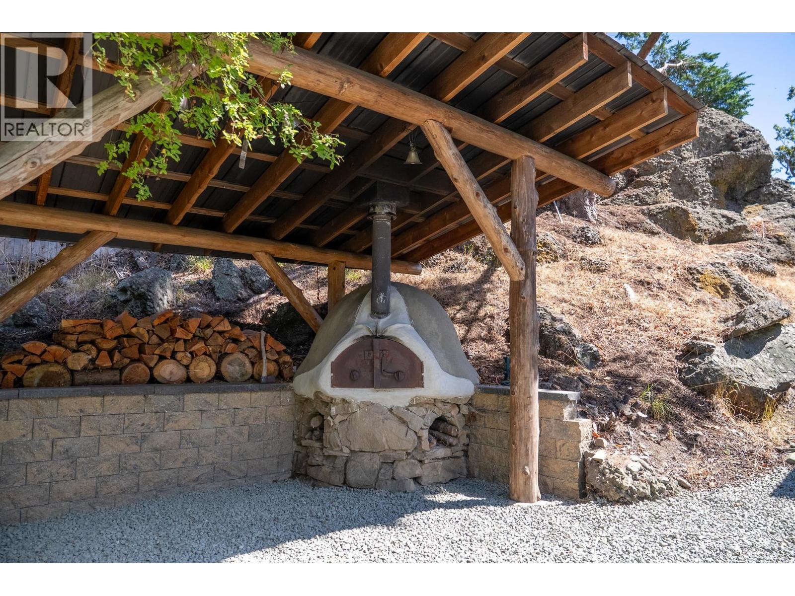 9919 Southlands Drive, Pender Island, British Columbia V0N 2M3 - Photo 28 - R3153399