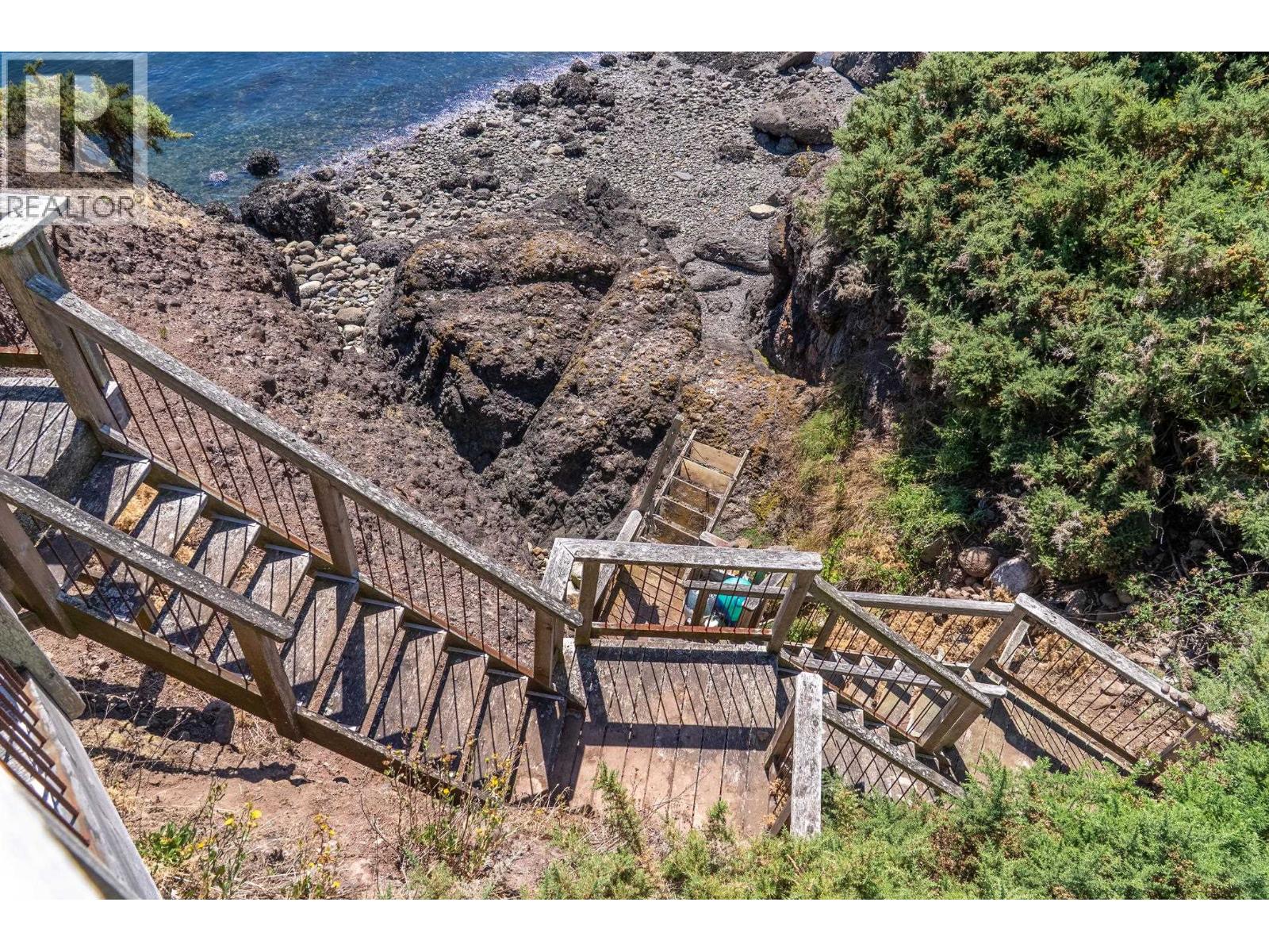 9919 Southlands Drive, Pender Island, British Columbia V0N 2M3 - Photo 32 - R3153399