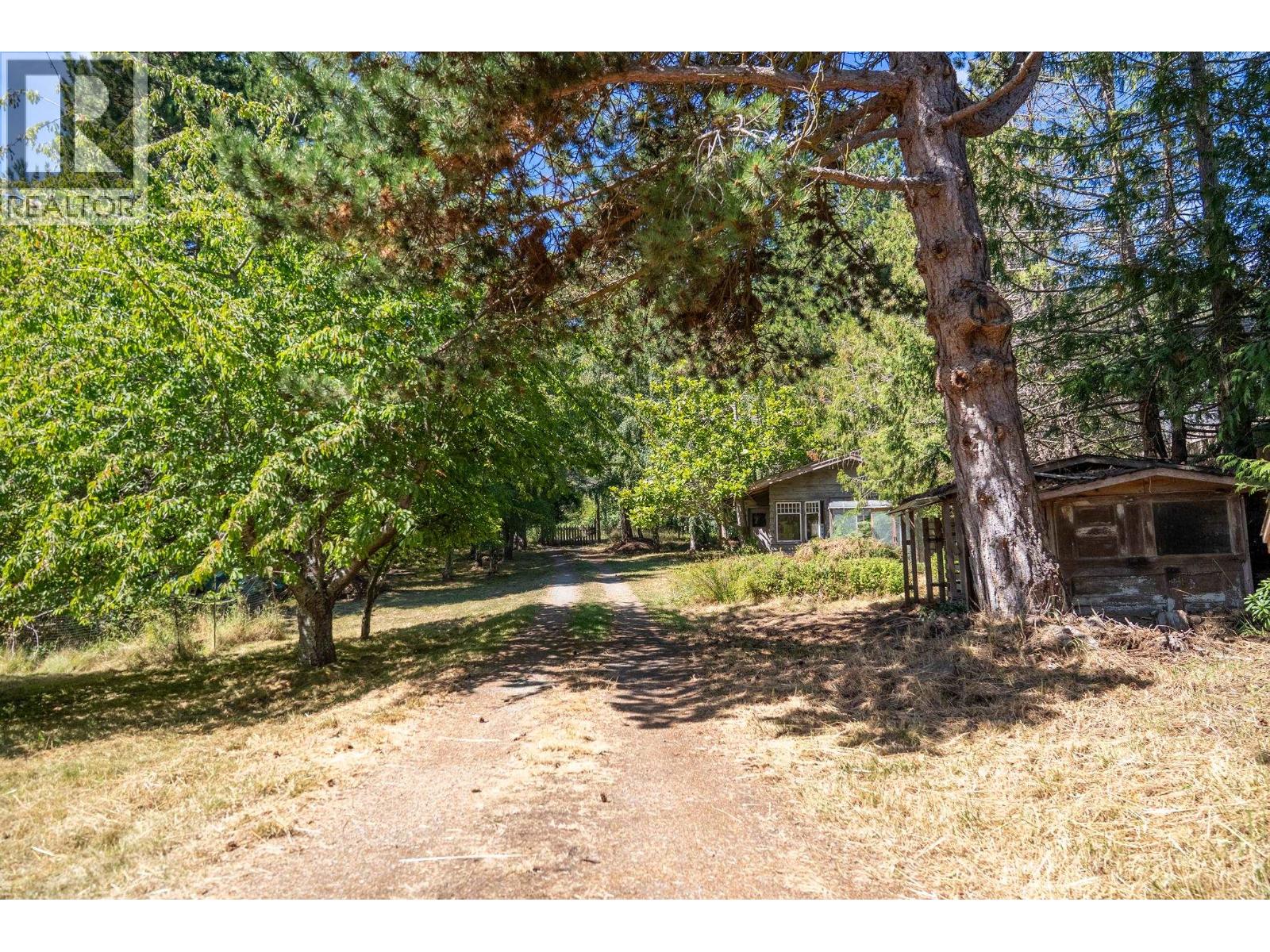 9919 Southlands Drive, Pender Island, British Columbia V0N 2M3 - Photo 35 - R3153399