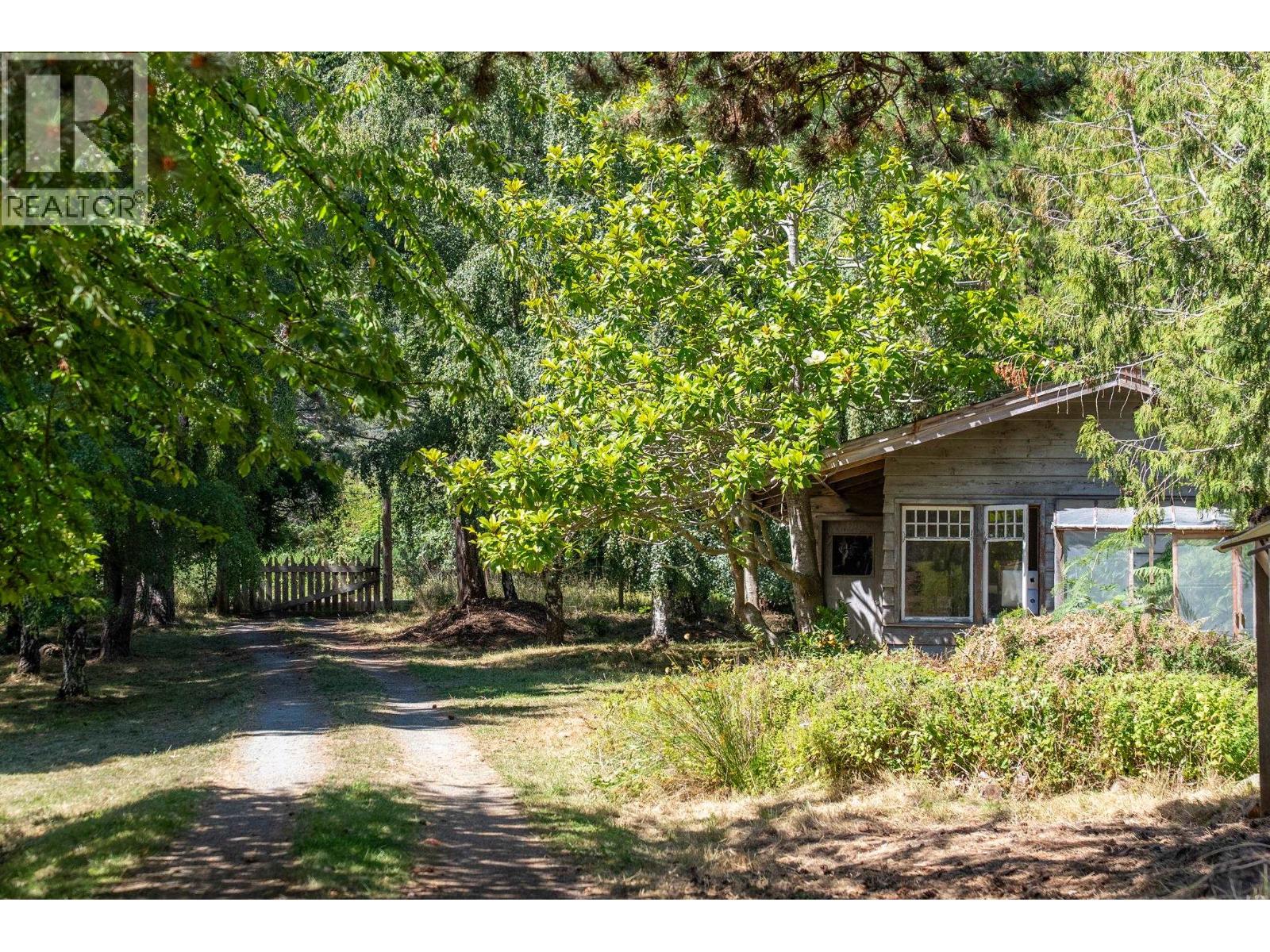 9919 Southlands Drive, Pender Island, British Columbia V0N 2M3 - Photo 39 - R3153399