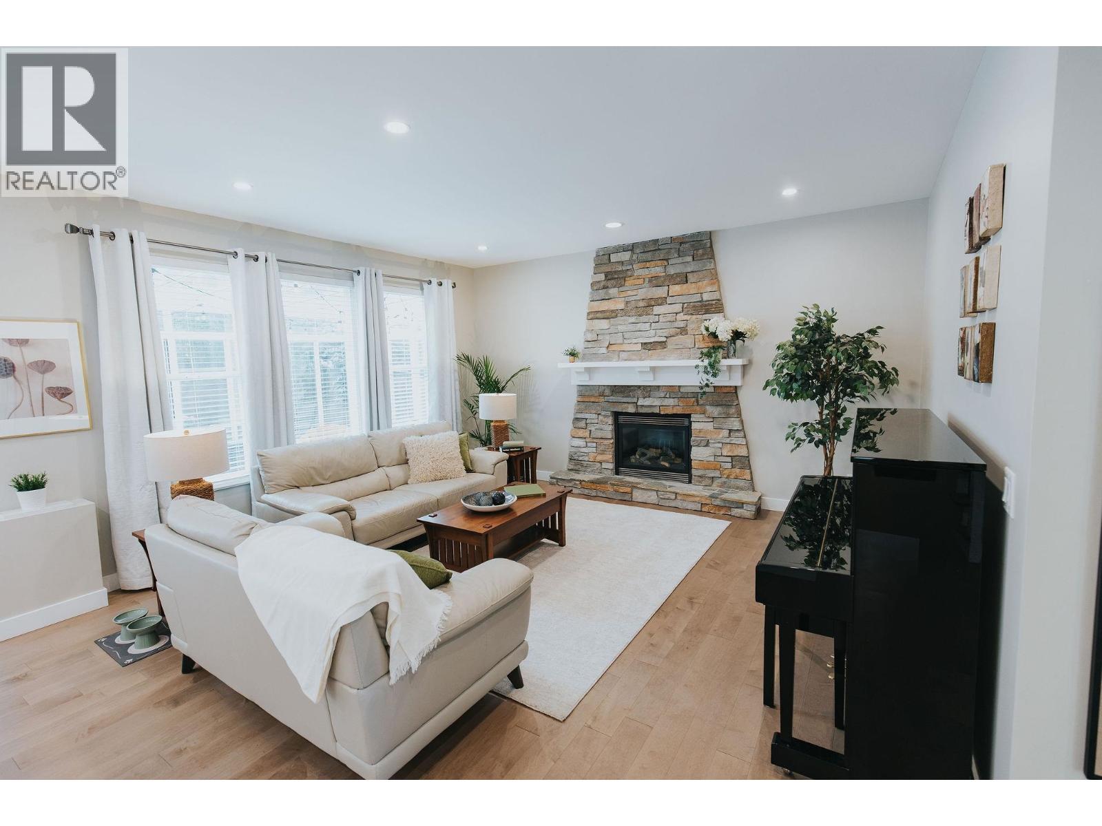 164 Sycamore Drive, Port Moody, British Columbia V3H 0C5 - Photo 2 - R3153437