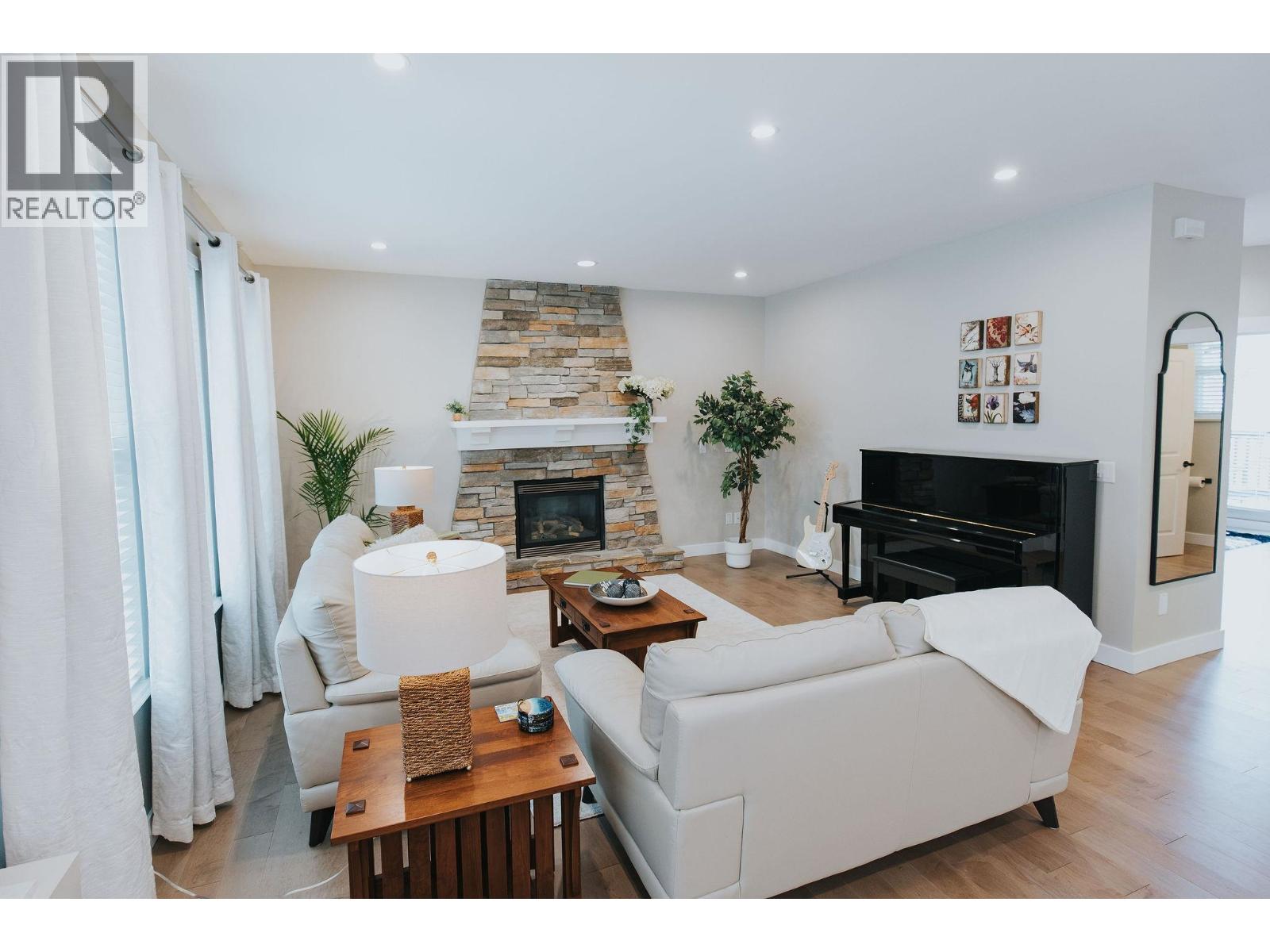 164 Sycamore Drive, Port Moody, British Columbia V3H 0C5 - Photo 3 - R3153437