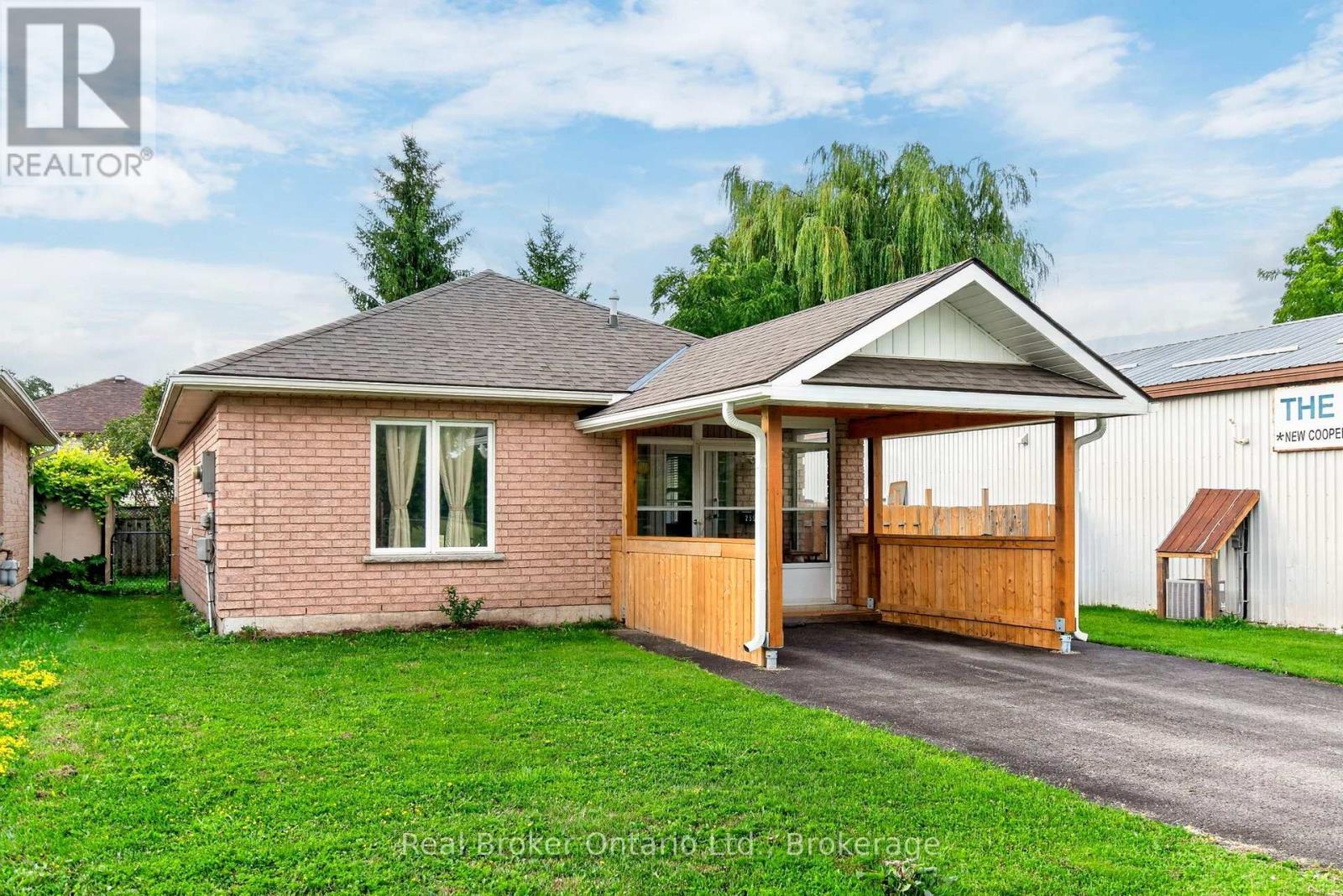 255 YONGE STREET, midland, Ontario