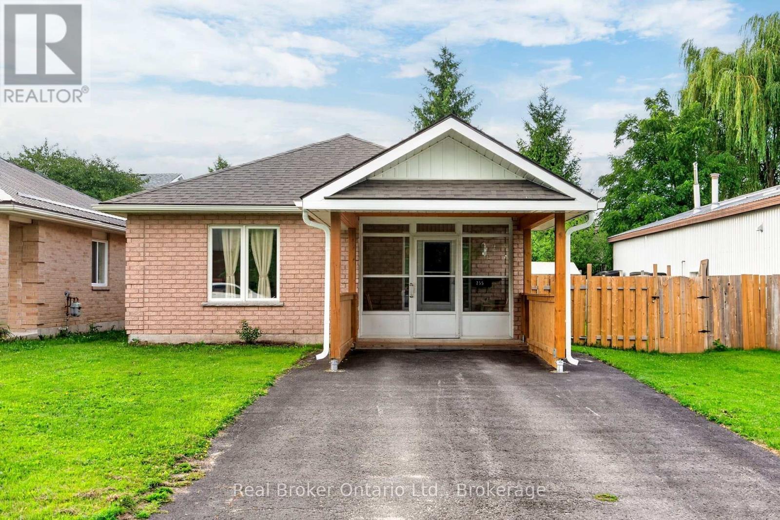 255 Yonge Street, Midland, Ontario  L4R 2B1 - Photo 2 - S13647444