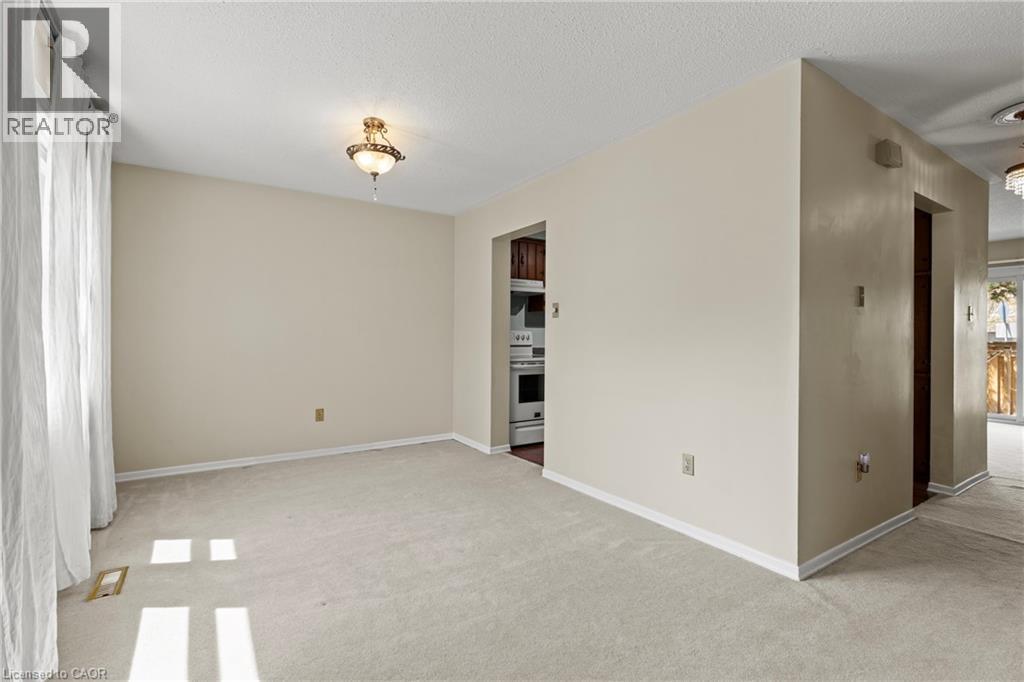 2825 Gananoque Drive Unit# 11, Mississauga, Ontario  L5N 1V6 - Photo 4 - 40854040
