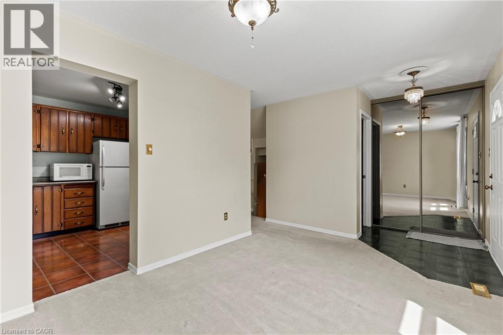 2825 Gananoque Drive Unit# 11, Mississauga, Ontario  L5N 1V6 - Photo 8 - 40854040