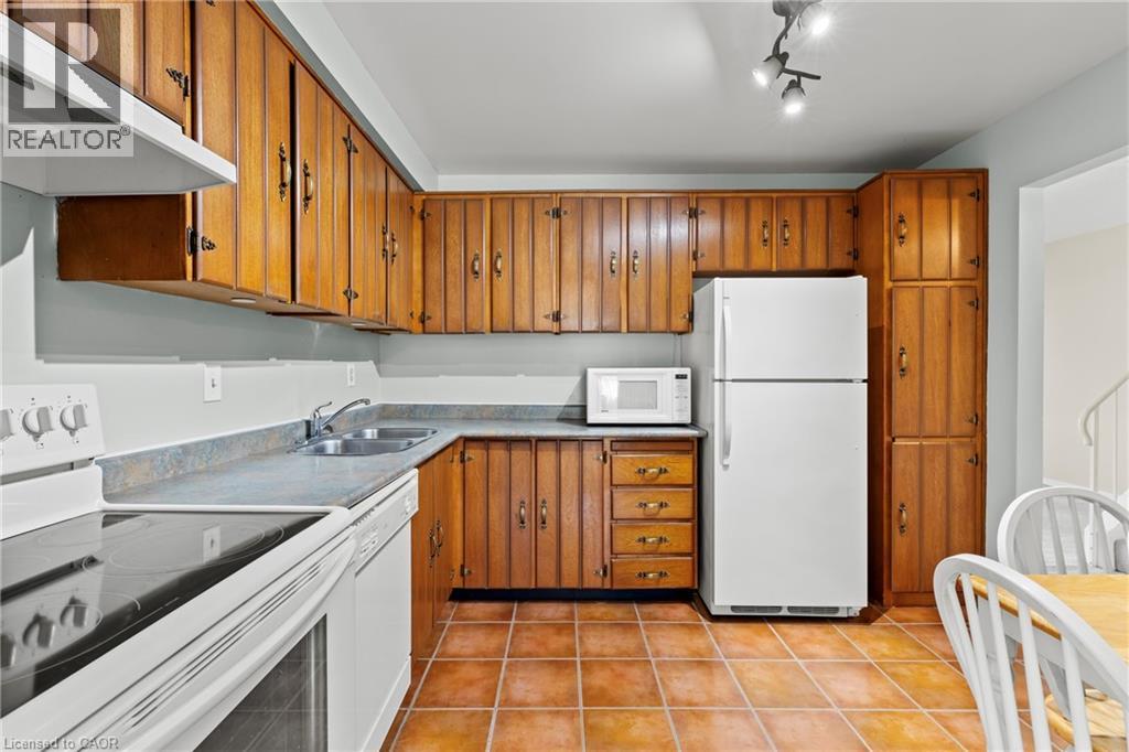2825 Gananoque Drive Unit# 11, Mississauga, Ontario  L5N 1V6 - Photo 9 - 40854040