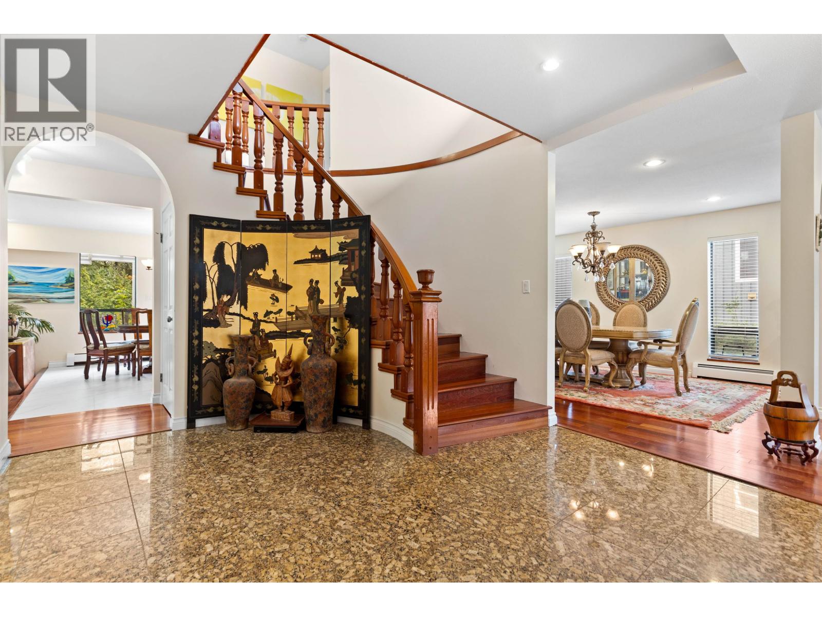 7995 Woodhurst Drive, Burnaby, British Columbia  V5A 4C6 - Photo 3 - R3153225