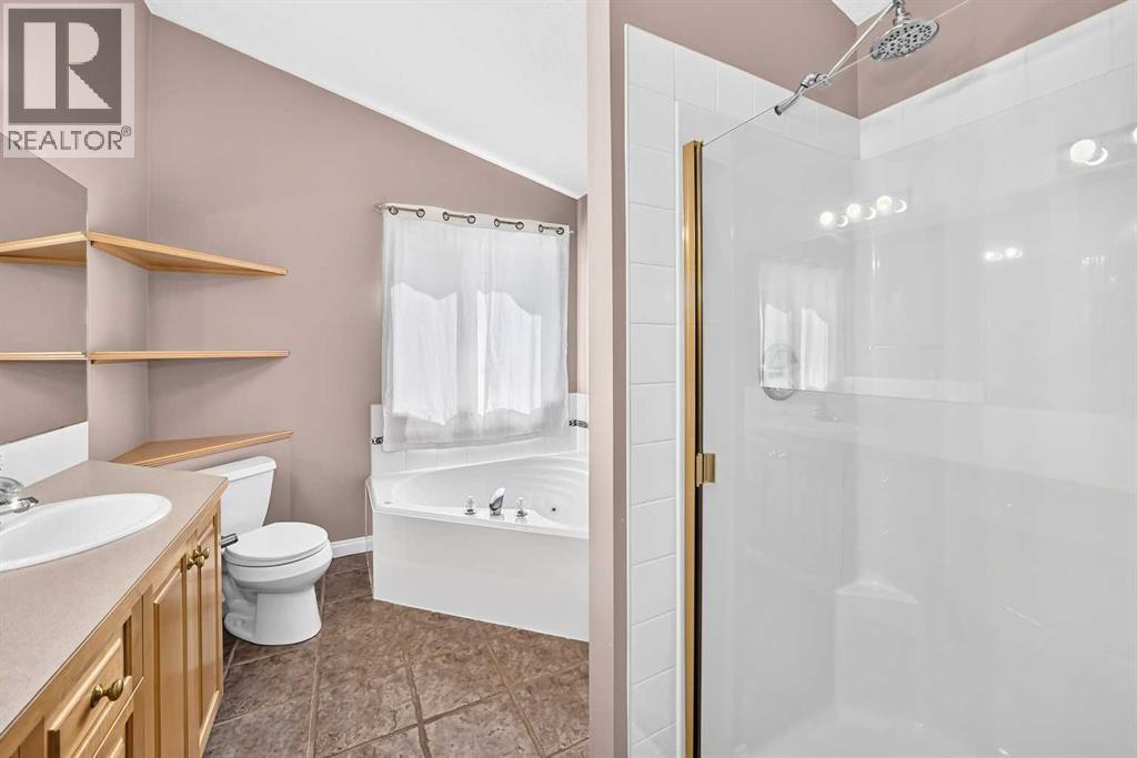 311 Royal Crest Bay NW, Calgary, Alberta  T3G 4M3 - Photo 21 - A2325643