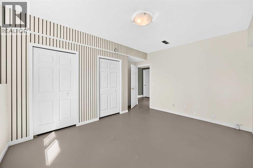 311 Royal Crest Bay NW, Calgary, Alberta  T3G 4M3 - Photo 39 - A2325643