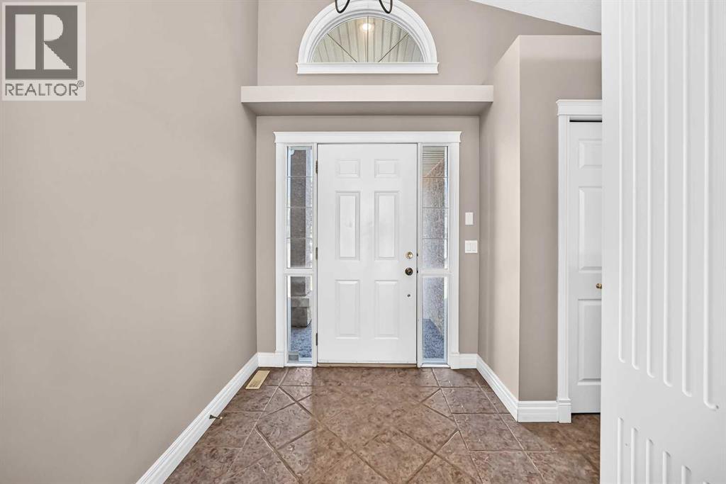 311 Royal Crest Bay NW, Calgary, Alberta  T3G 4M3 - Photo 3 - A2325643