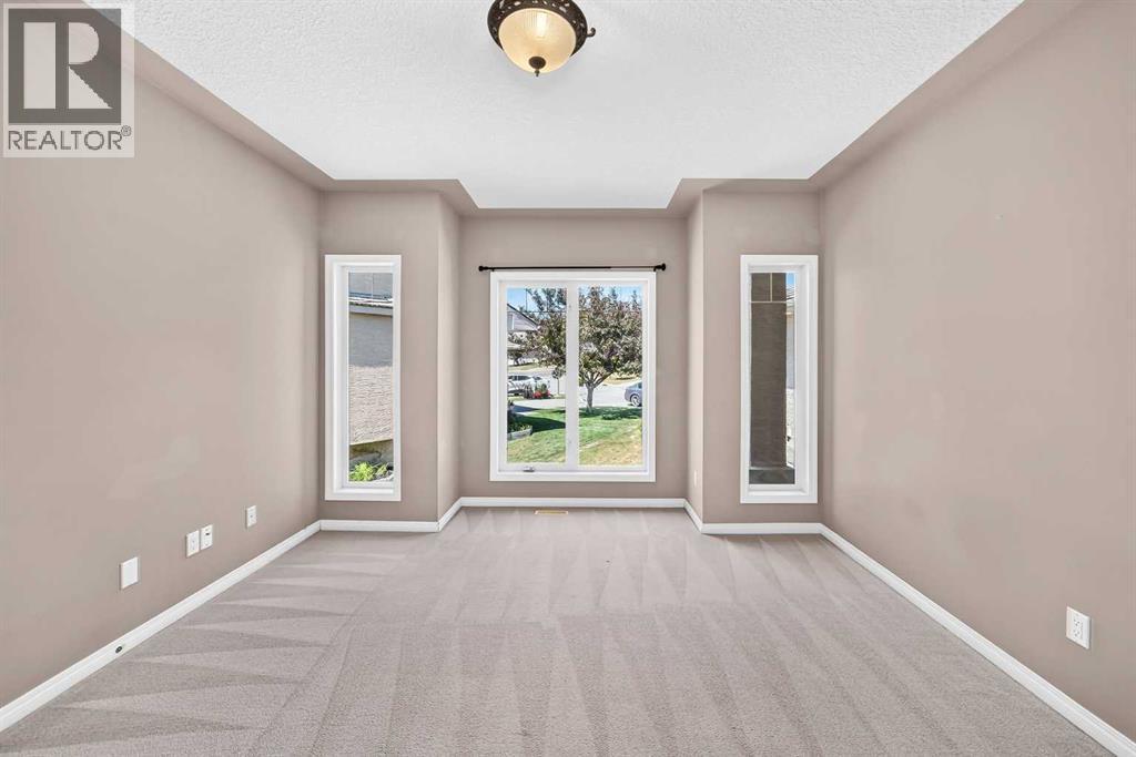 311 Royal Crest Bay NW, Calgary, Alberta  T3G 4M3 - Photo 18 - A2325643