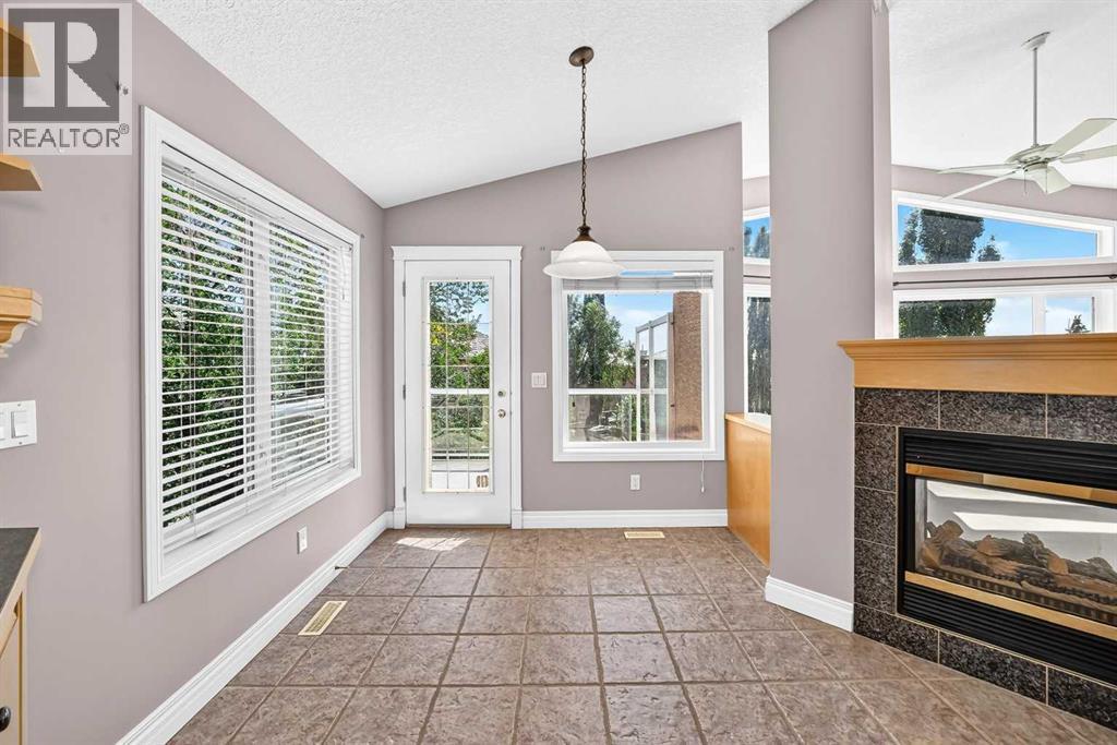 311 Royal Crest Bay NW, Calgary, Alberta  T3G 4M3 - Photo 9 - A2325643