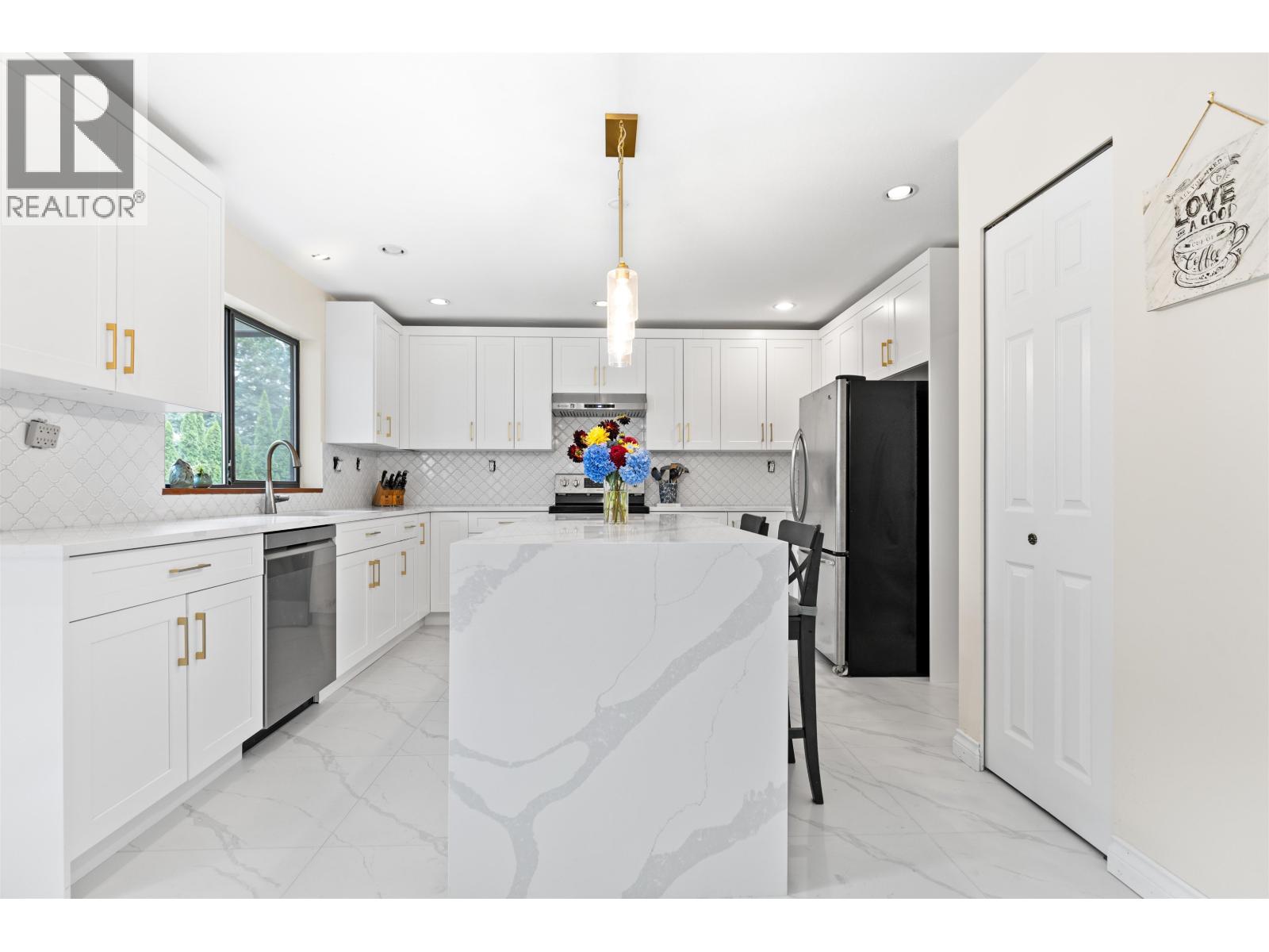 7995 Woodhurst Drive, Burnaby, British Columbia  V5A 4C6 - Photo 9 - R3153225