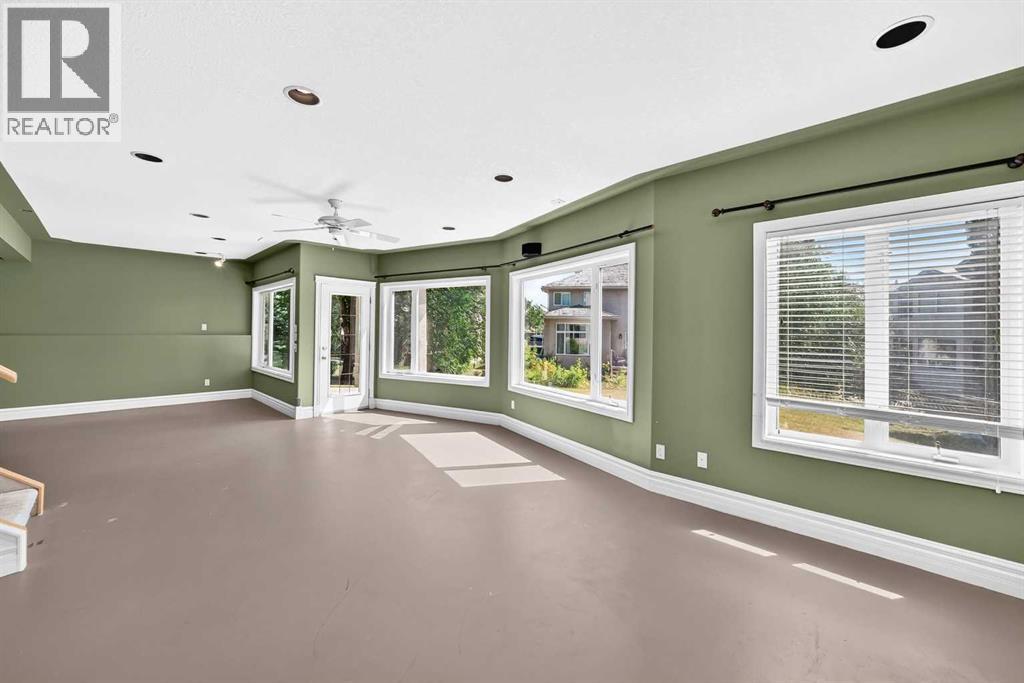 311 Royal Crest Bay NW, Calgary, Alberta  T3G 4M3 - Photo 35 - A2325643