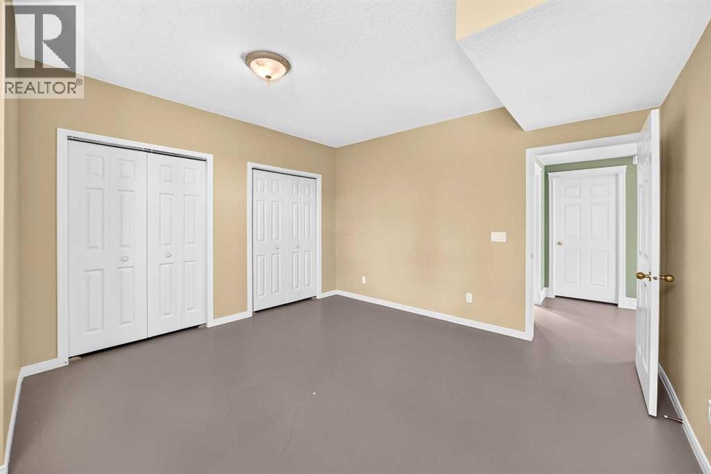 311 Royal Crest Bay NW, Calgary, Alberta  T3G 4M3 - Photo 37 - A2325643