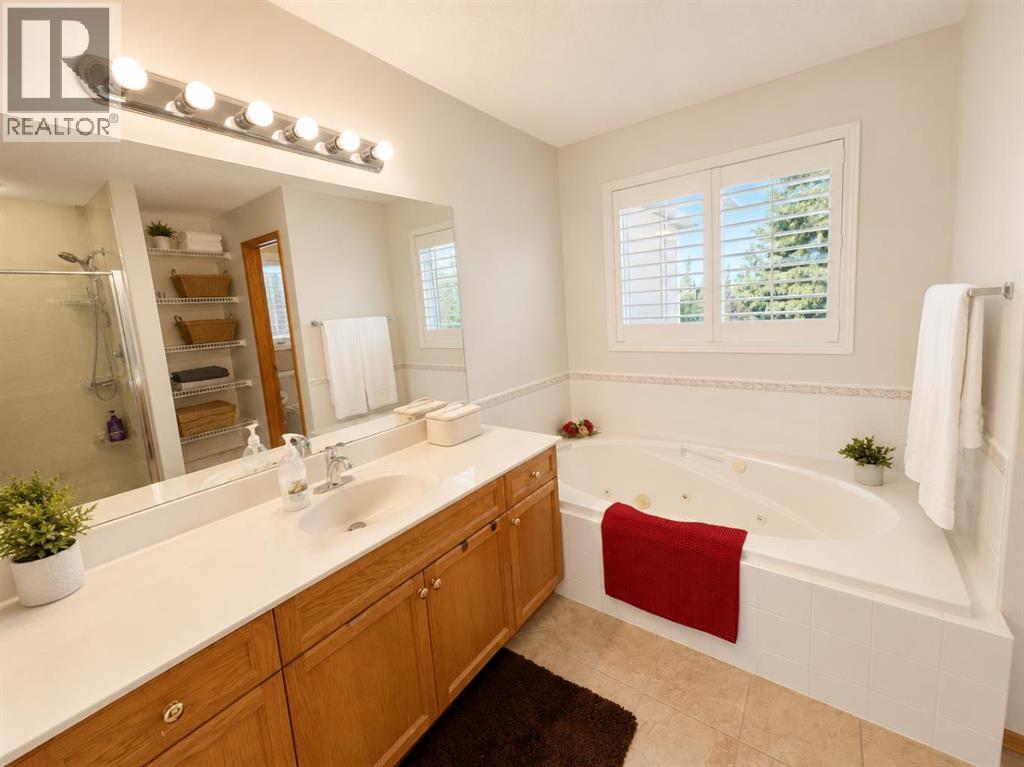513 Sierra Madre Court SW, Calgary, Alberta  T3H 3H5 - Photo 28 - A2326834