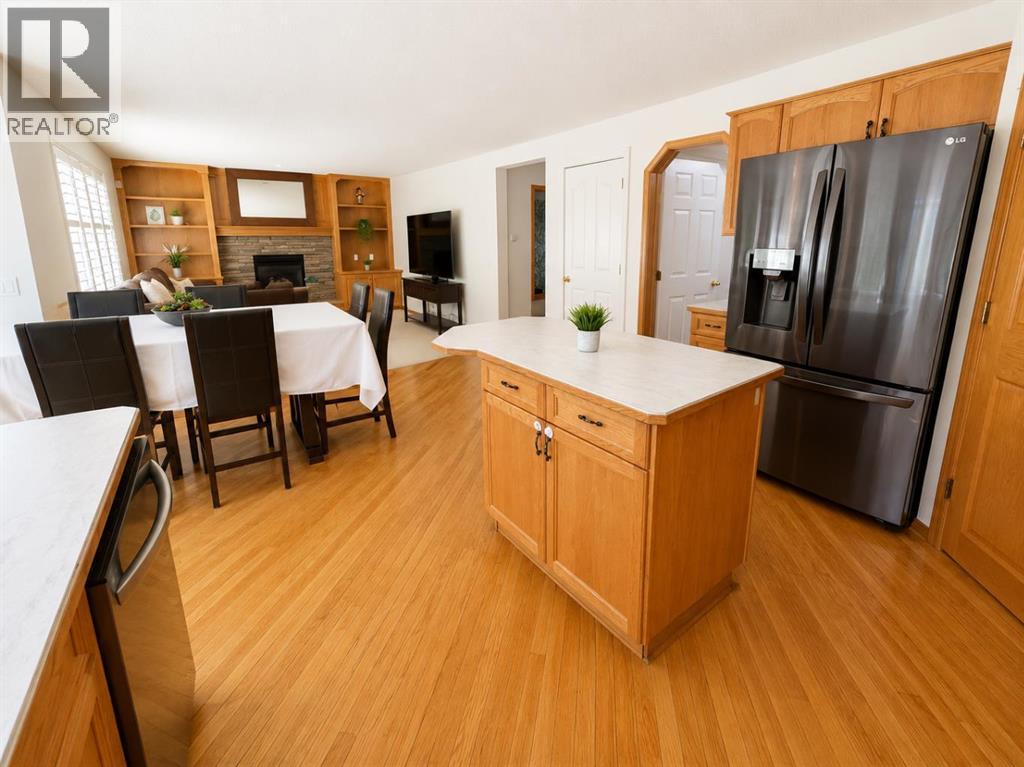 513 Sierra Madre Court SW, Calgary, Alberta  T3H 3H5 - Photo 11 - A2326834