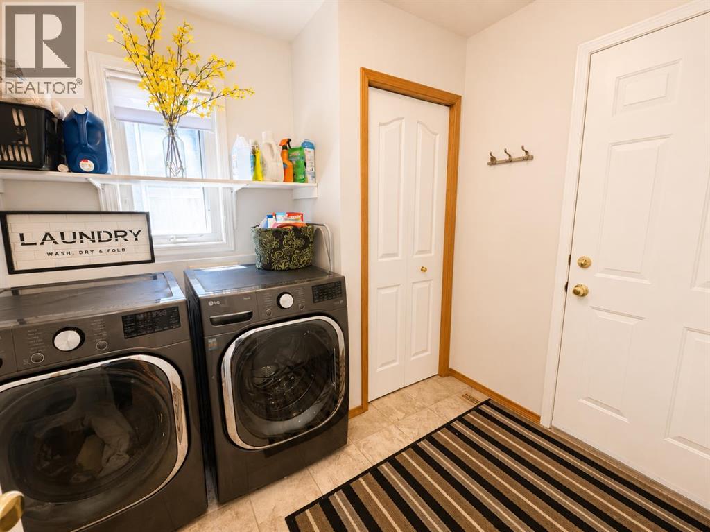 513 Sierra Madre Court SW, Calgary, Alberta  T3H 3H5 - Photo 20 - A2326834