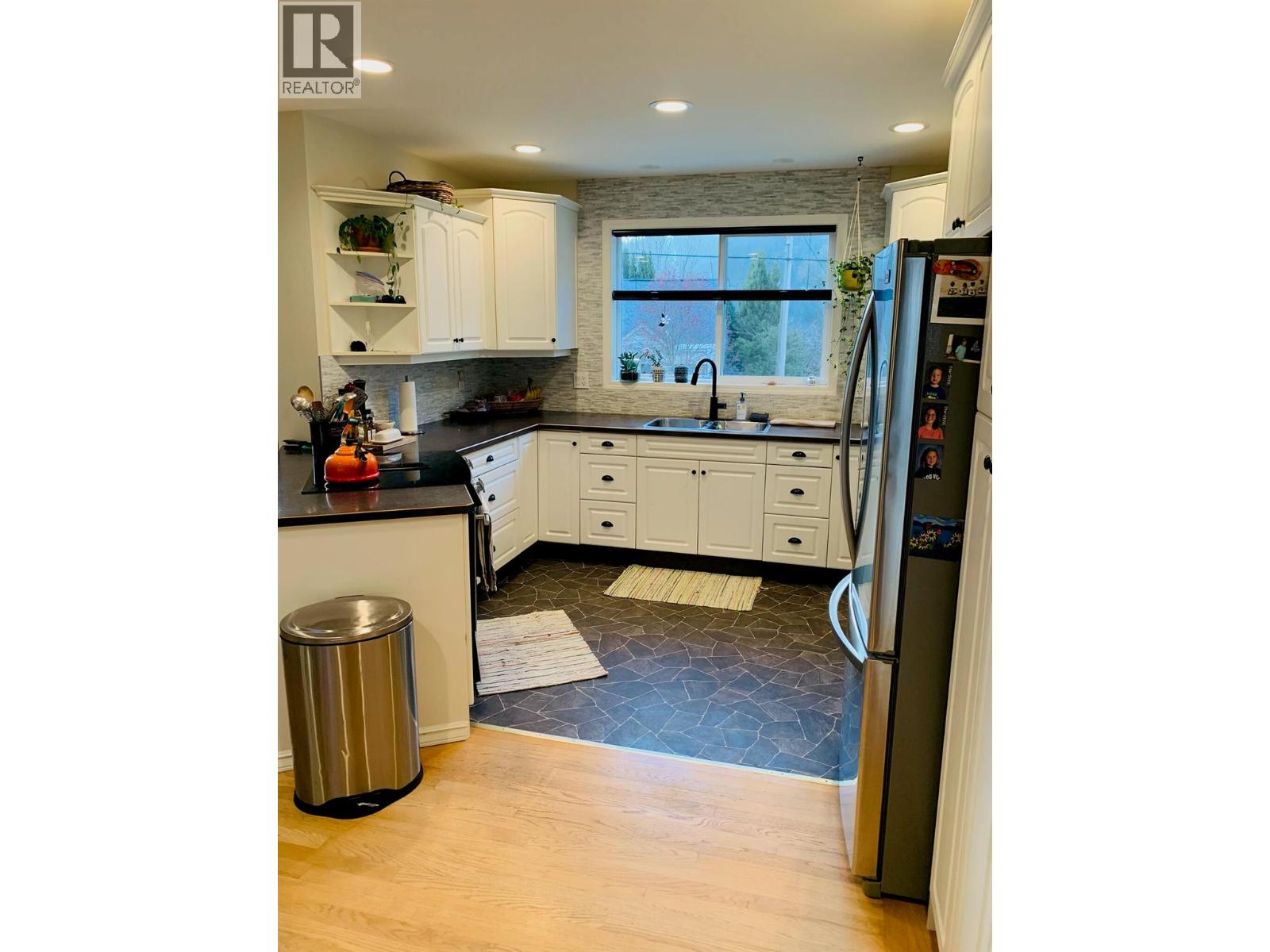 612 Second Street, Nelson, British Columbia  V1L 2L8 - Photo 7 - 10396537