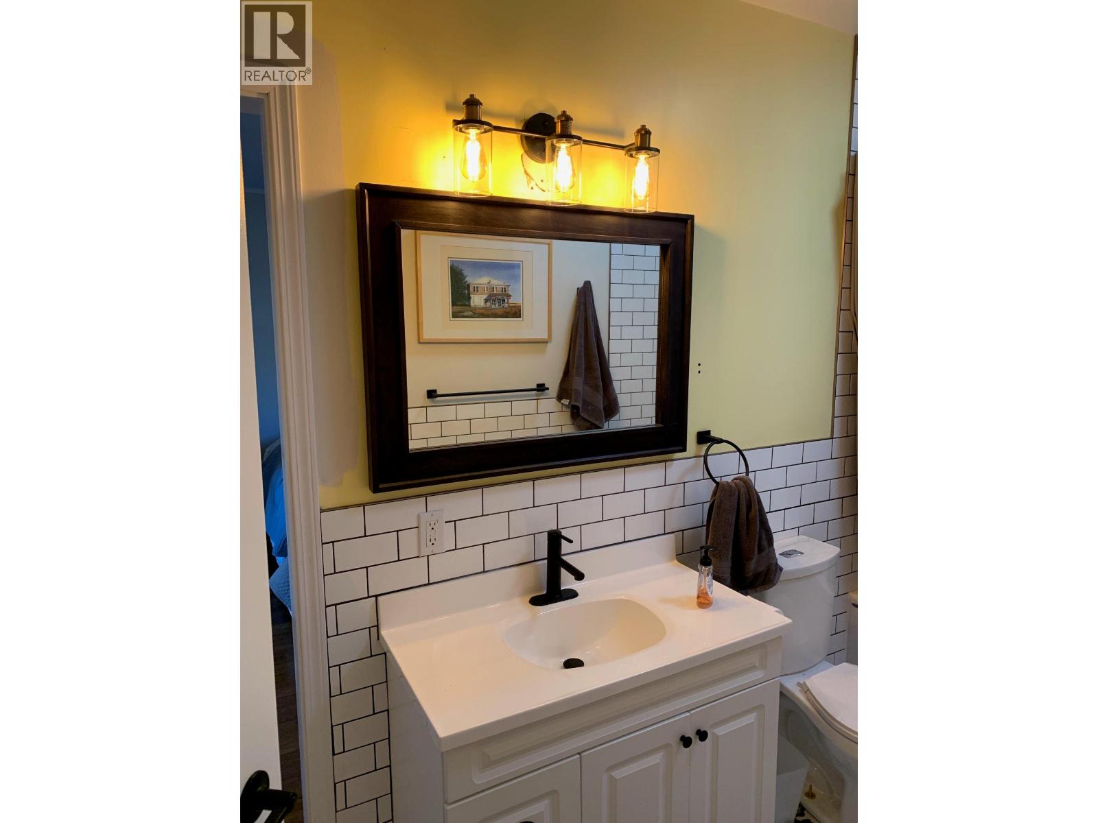 612 Second Street, Nelson, British Columbia  V1L 2L8 - Photo 2 - 10396537