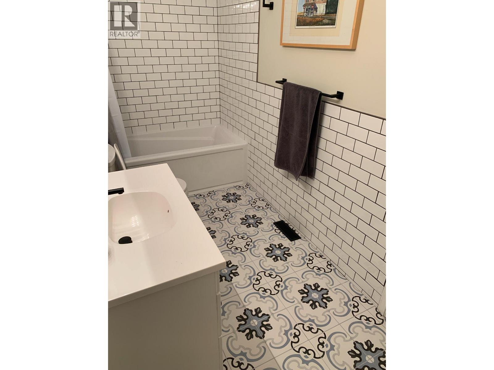 612 Second Street, Nelson, British Columbia  V1L 2L8 - Photo 3 - 10396537