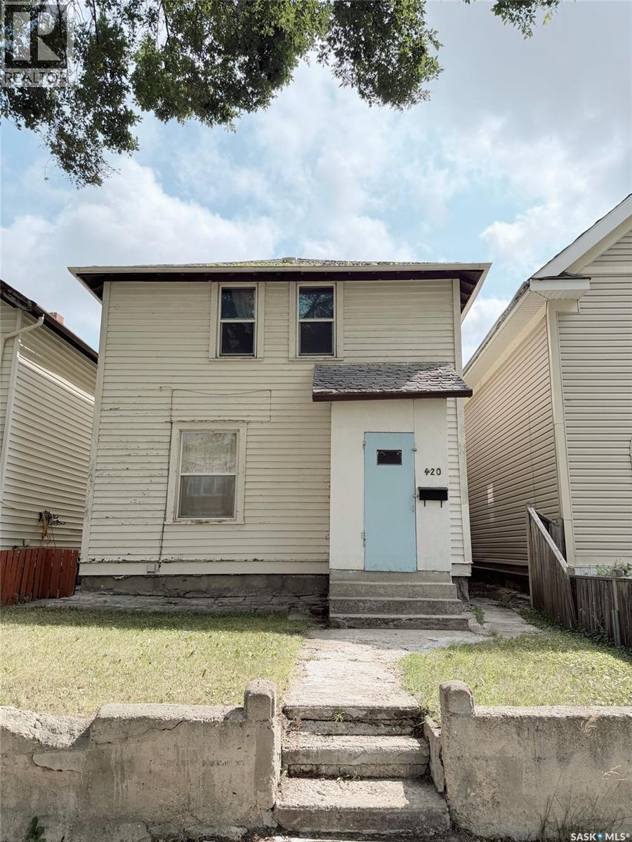 420 J Avenue N, Saskatoon, Saskatchewan  S7L 2K3 - Photo 1 - SK044750
