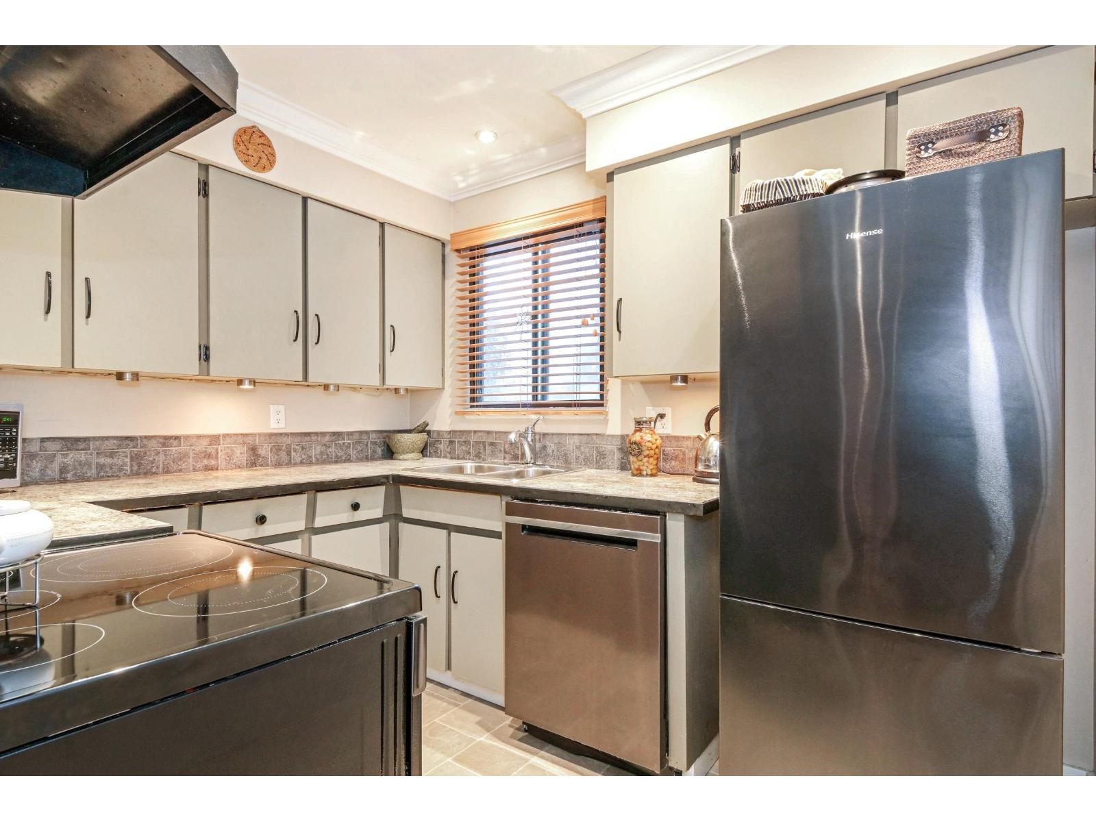 8037 139a Street, Surrey, British Columbia  V3W 6P9 - Photo 8 - R3116765