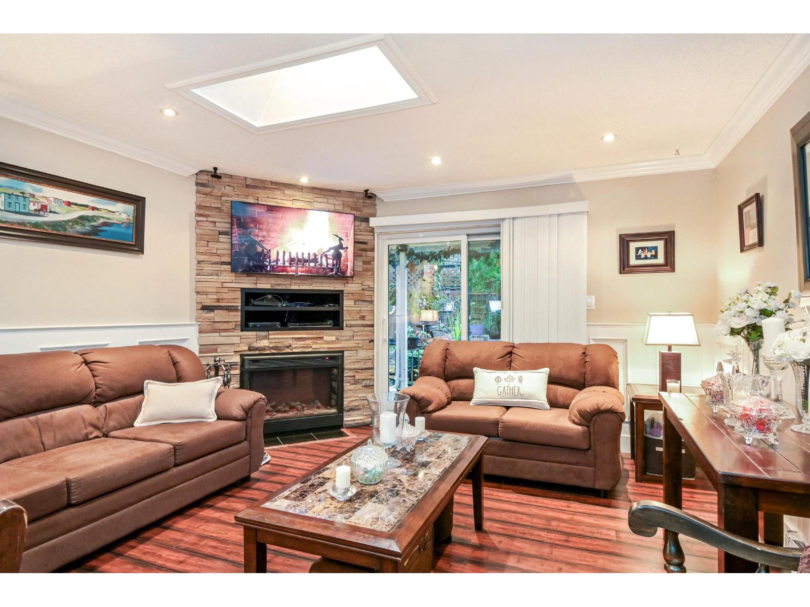 8037 139a Street, Surrey, British Columbia  V3W 6P9 - Photo 2 - R3116765
