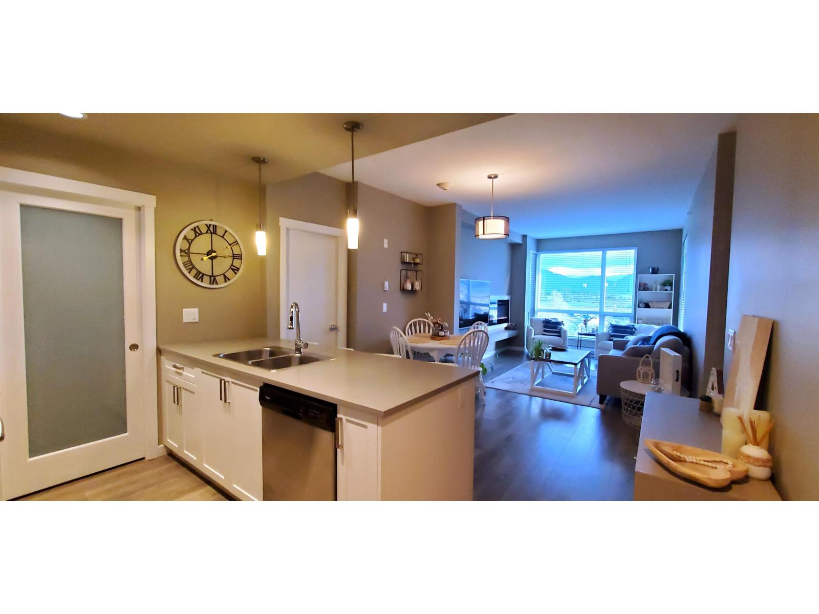 409 2242 Whatcom Road, Abbotsford, British Columbia  V3G 0G3 - Photo 2 - R3153495