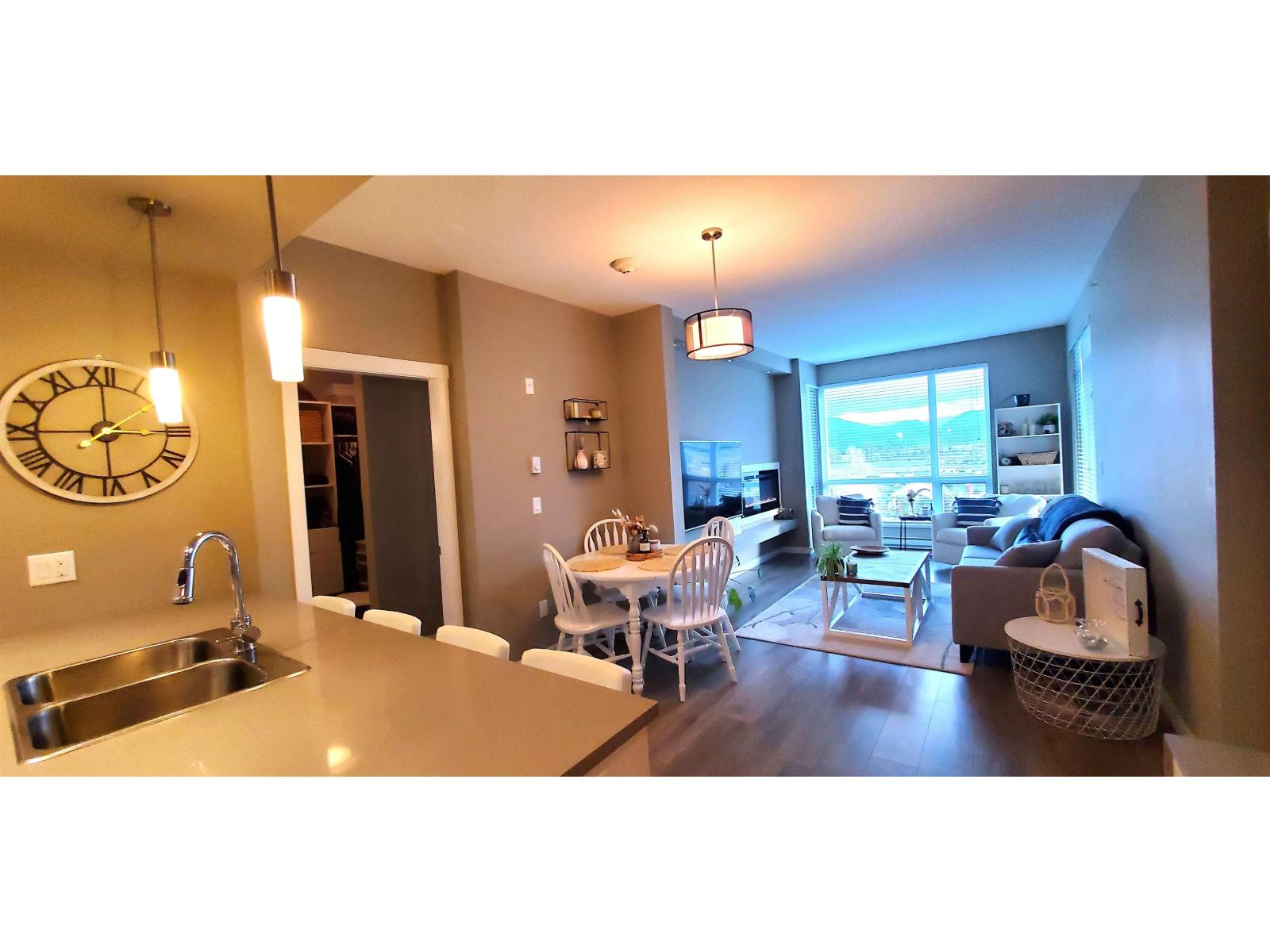 409 2242 Whatcom Road, Abbotsford, British Columbia  V3G 0G3 - Photo 3 - R3153495