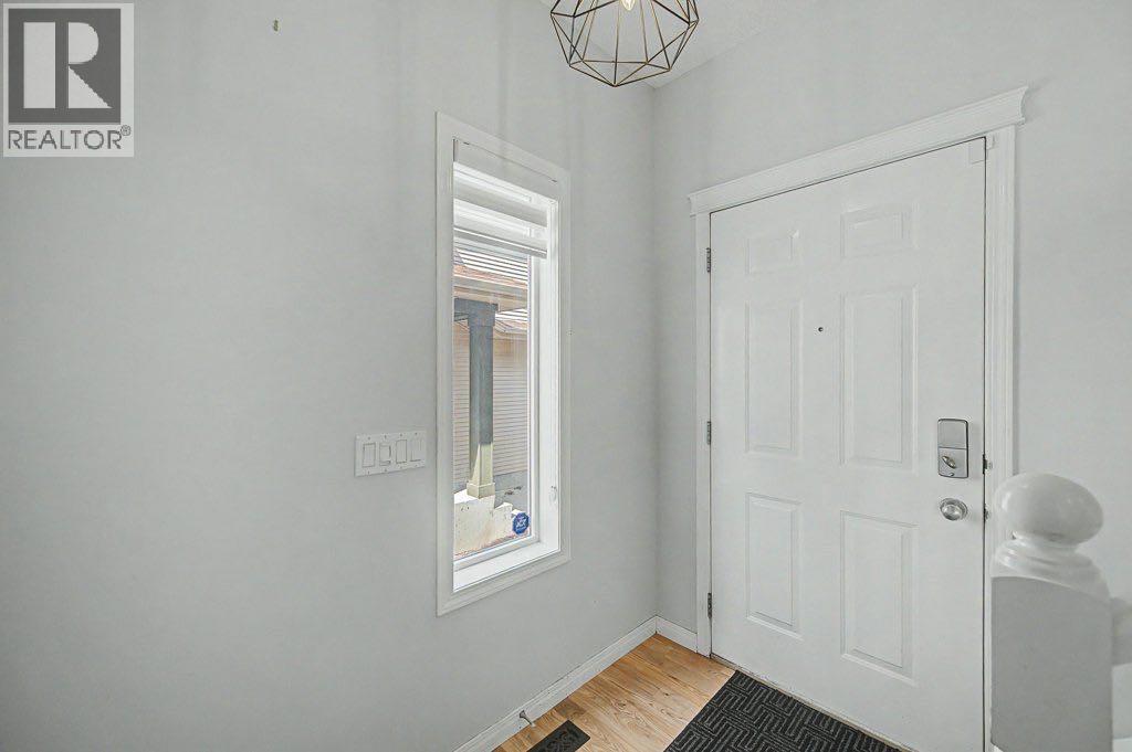 218 Cougarstone Circle Sw, Calgary, Alberta  T3H 4W5 - Photo 3 - A2334588