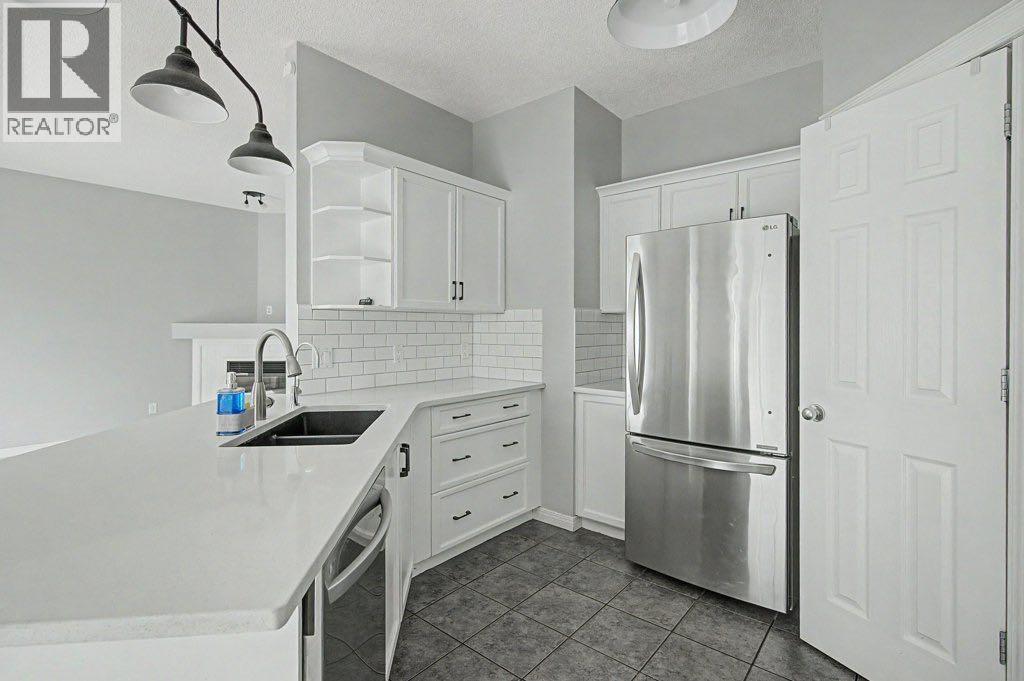 218 Cougarstone Circle Sw, Calgary, Alberta  T3H 4W5 - Photo 11 - A2334588