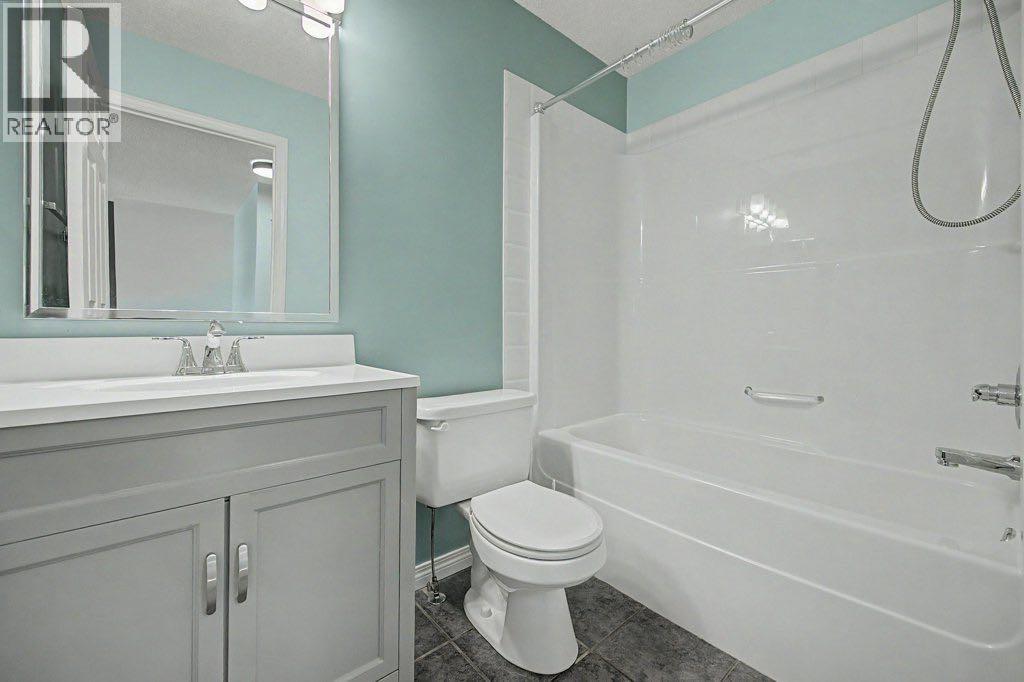 218 Cougarstone Circle Sw, Calgary, Alberta  T3H 4W5 - Photo 17 - A2334588