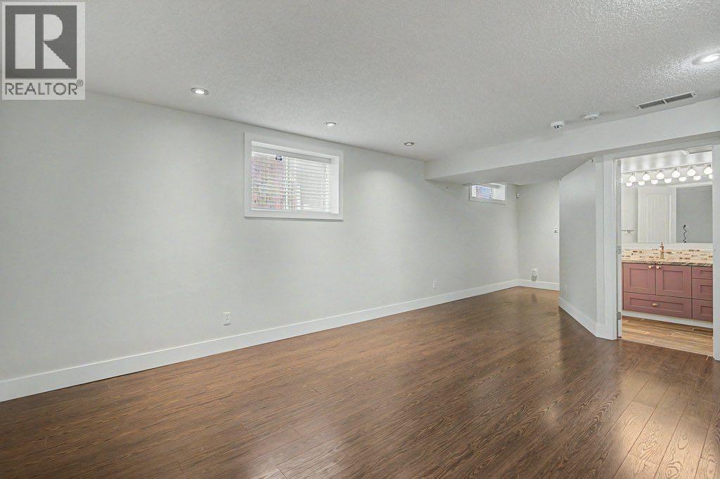 218 Cougarstone Circle Sw, Calgary, Alberta  T3H 4W5 - Photo 30 - A2334588